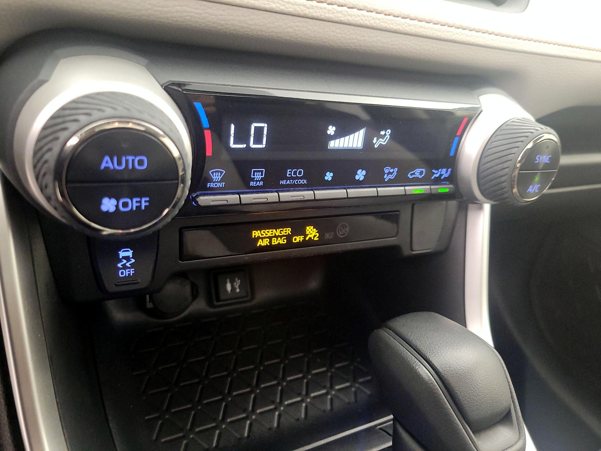 Thumbnail: 2019 Toyota RAV4 - 16