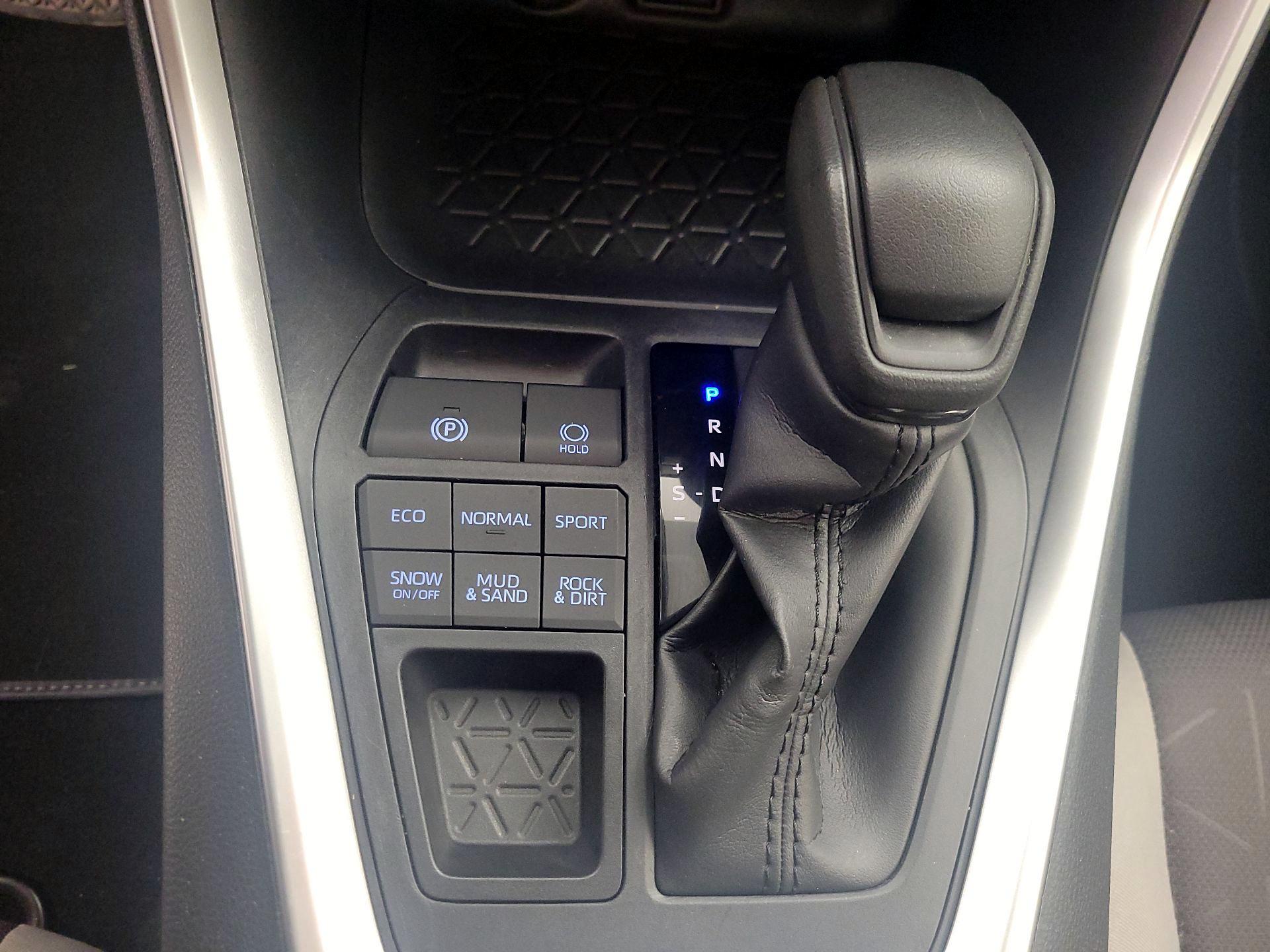 Thumbnail: 2019 Toyota RAV4 - 17