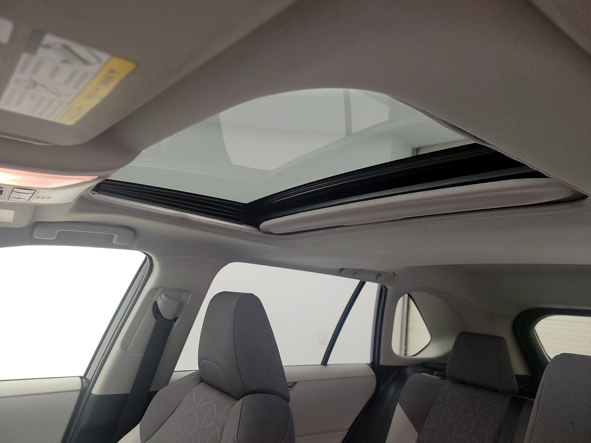 Thumbnail: 2019 Toyota RAV4 - 19