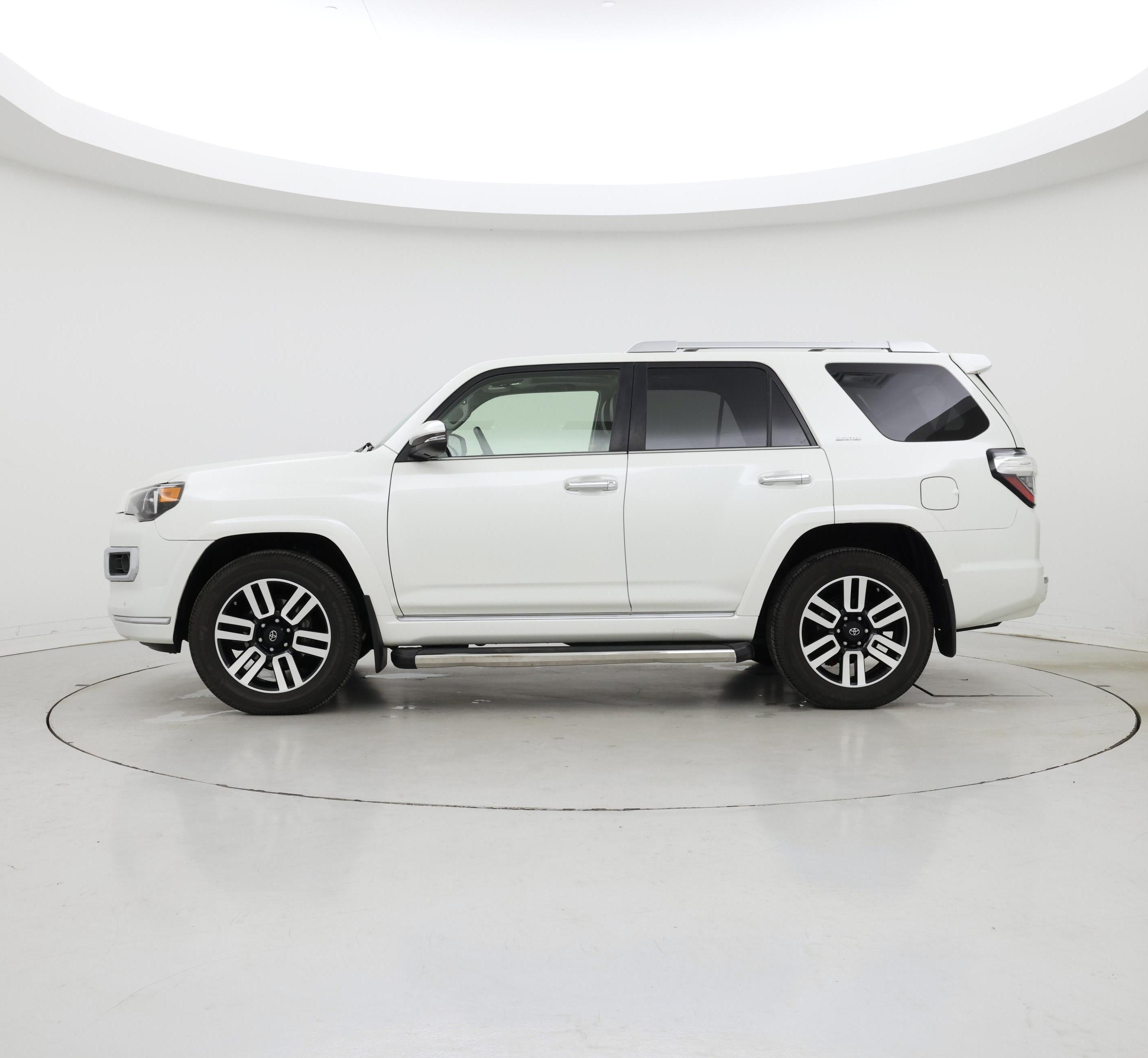 Thumbnail: 2017 Toyota 4Runner - 3