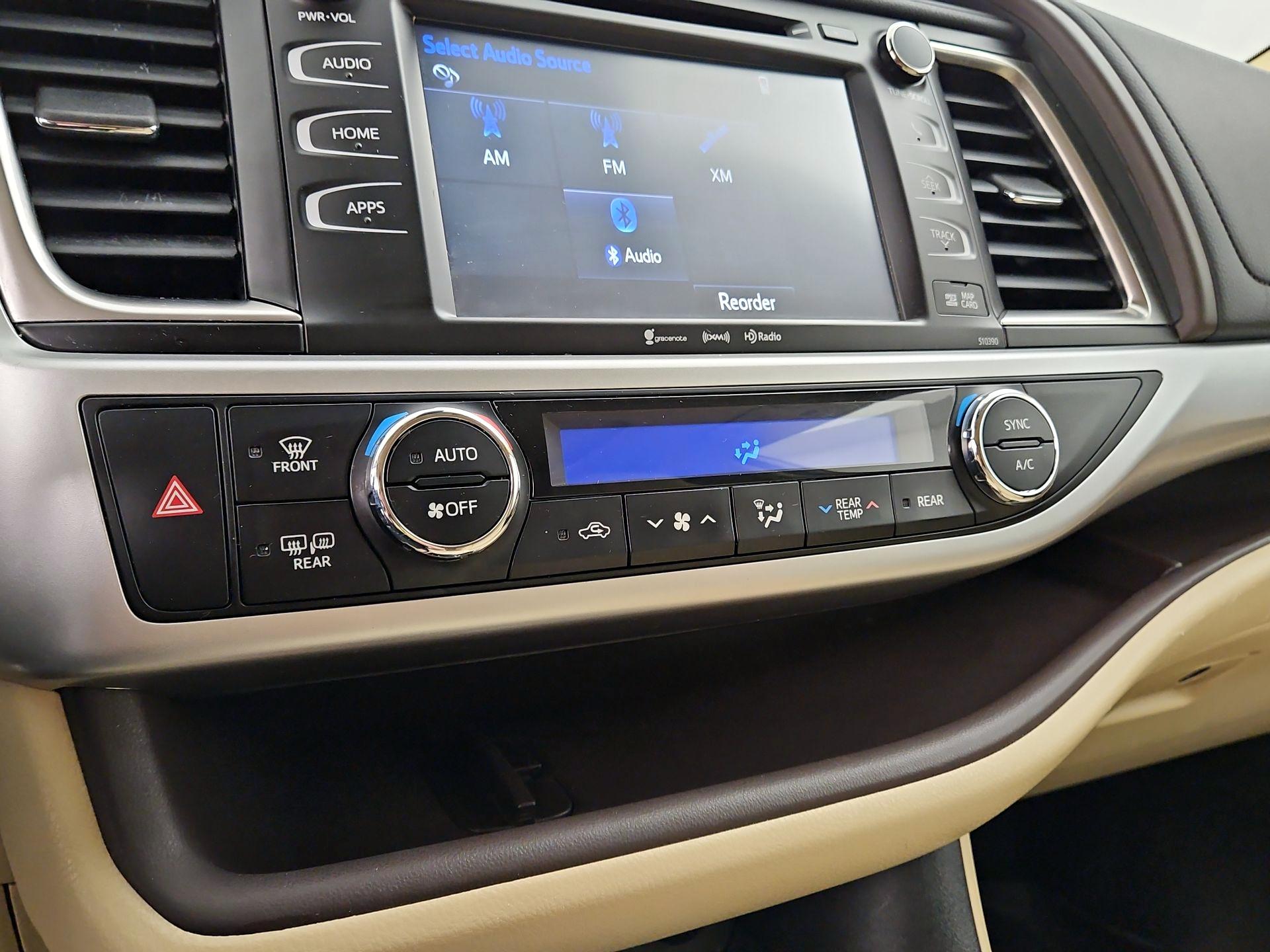 Thumbnail: 2019 Toyota Highlander - 16