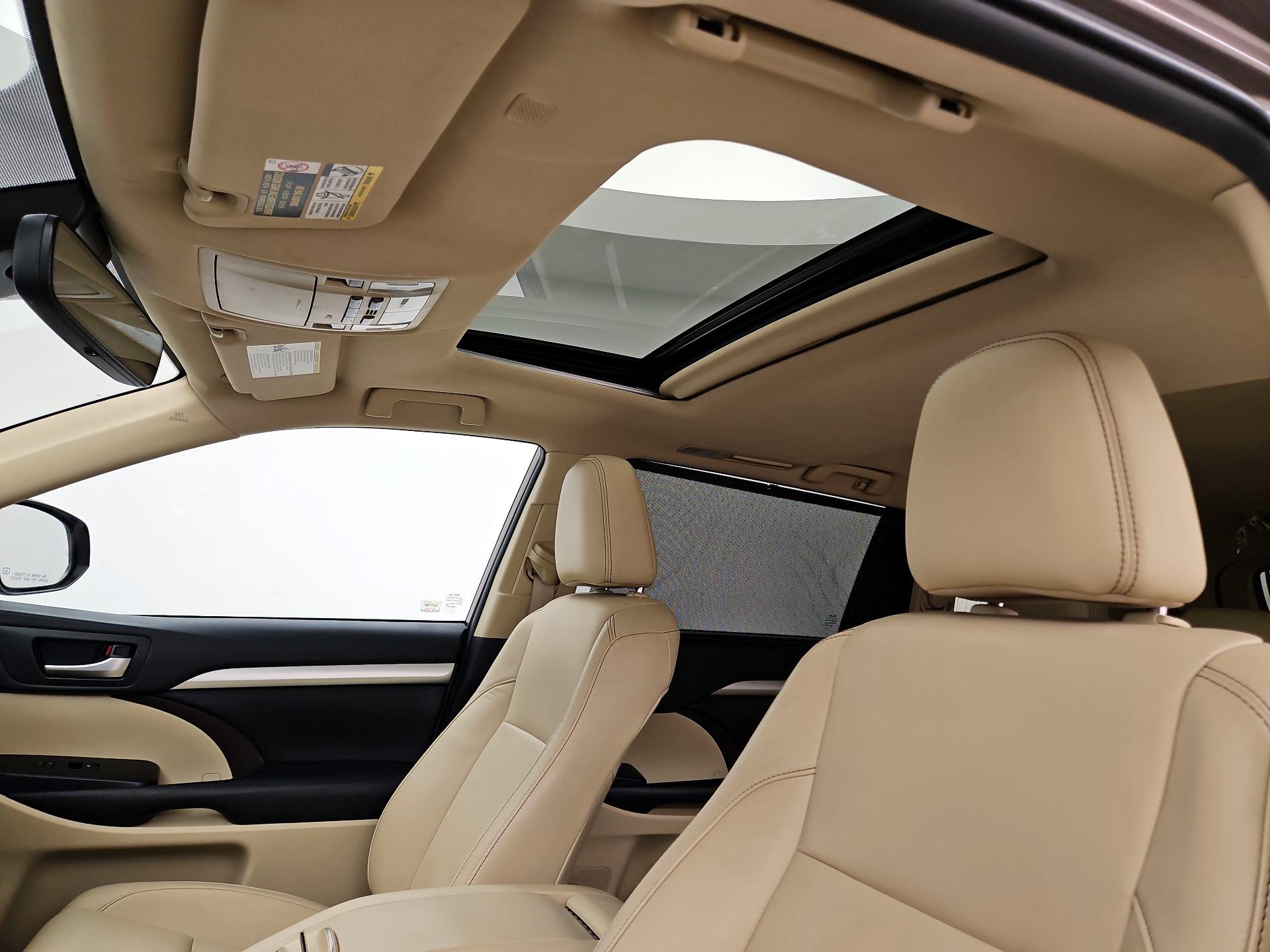 Thumbnail: 2019 Toyota Highlander - 19