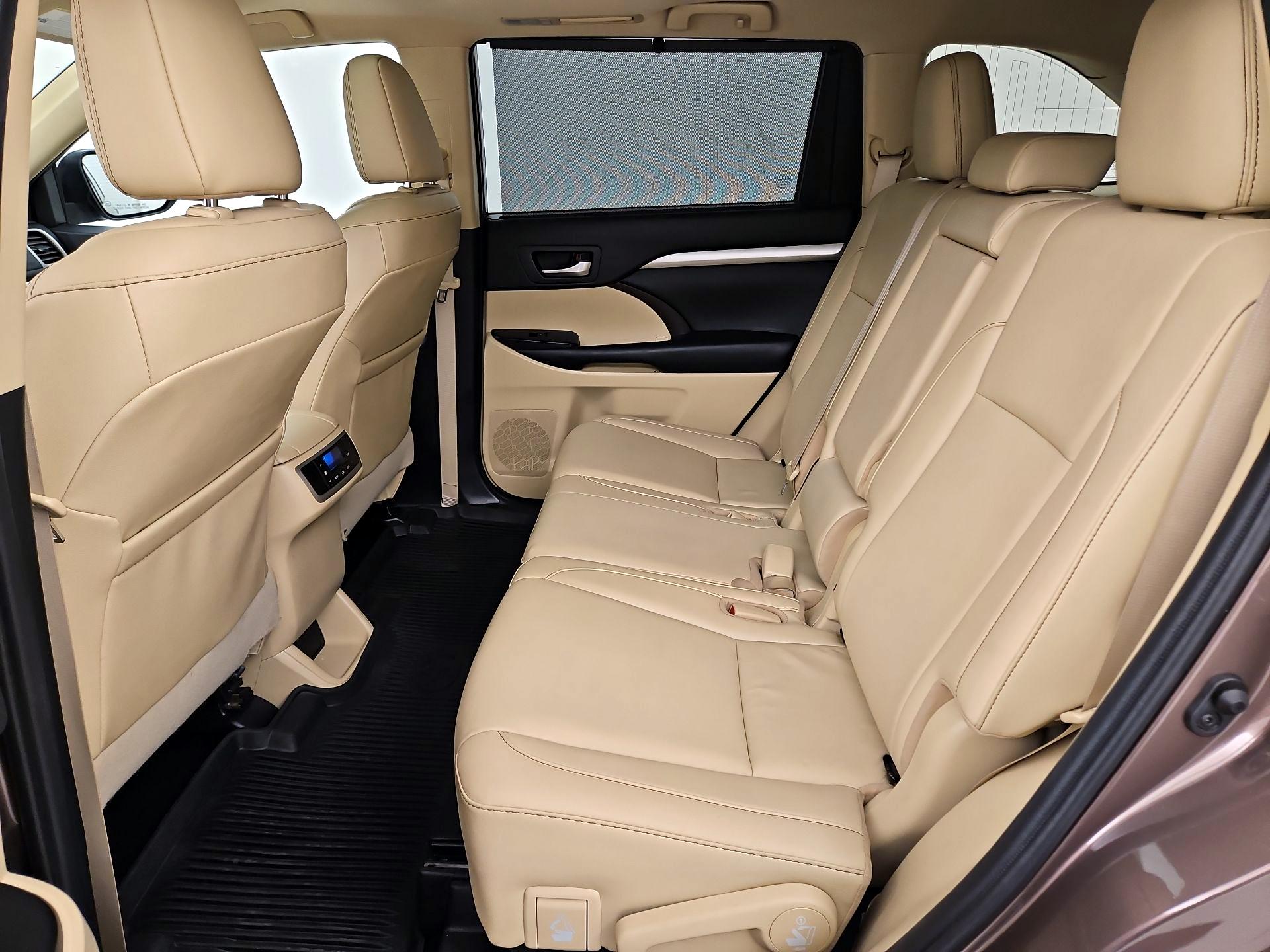 Thumbnail: 2019 Toyota Highlander - 20