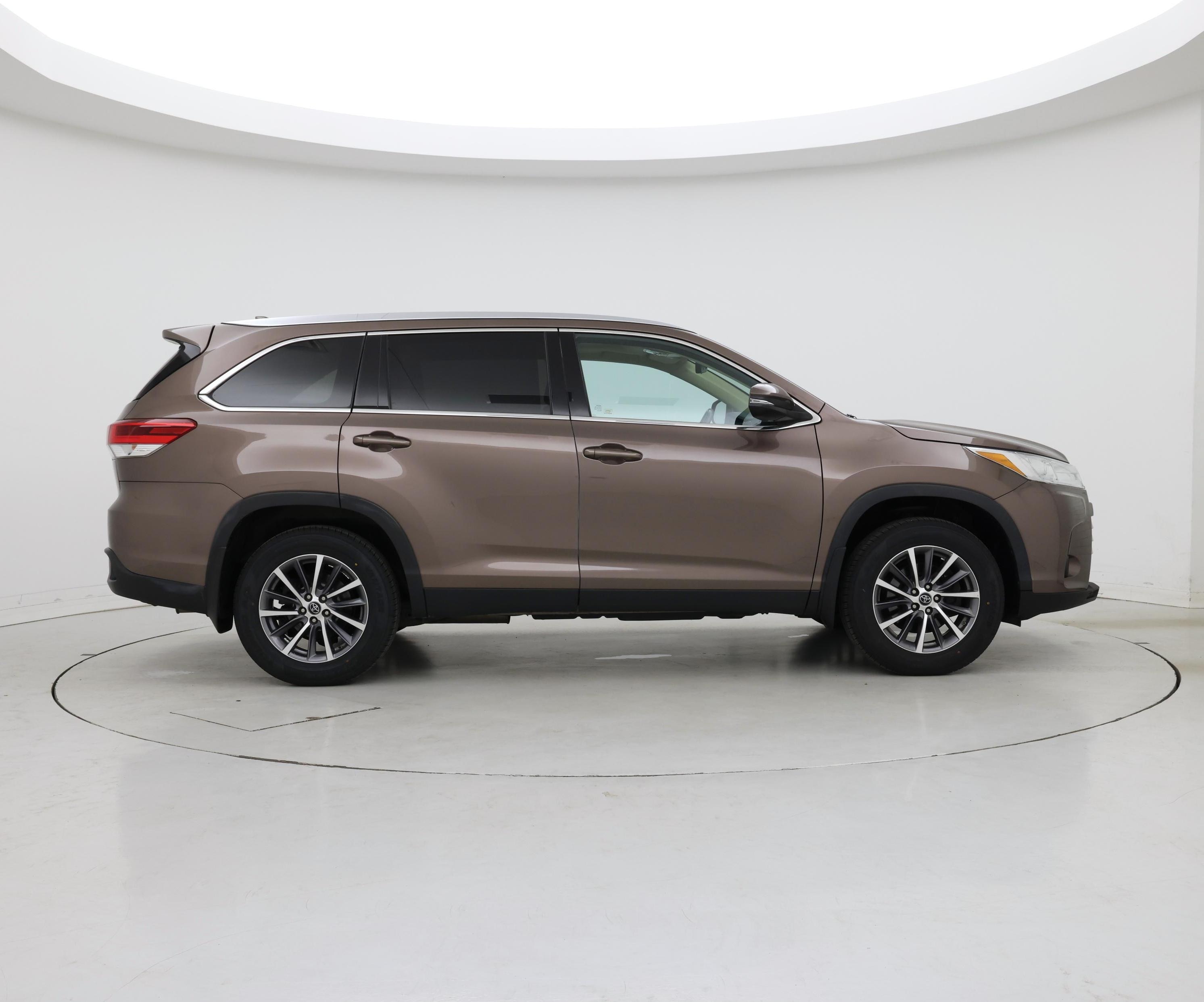 Thumbnail: 2019 Toyota Highlander - 7