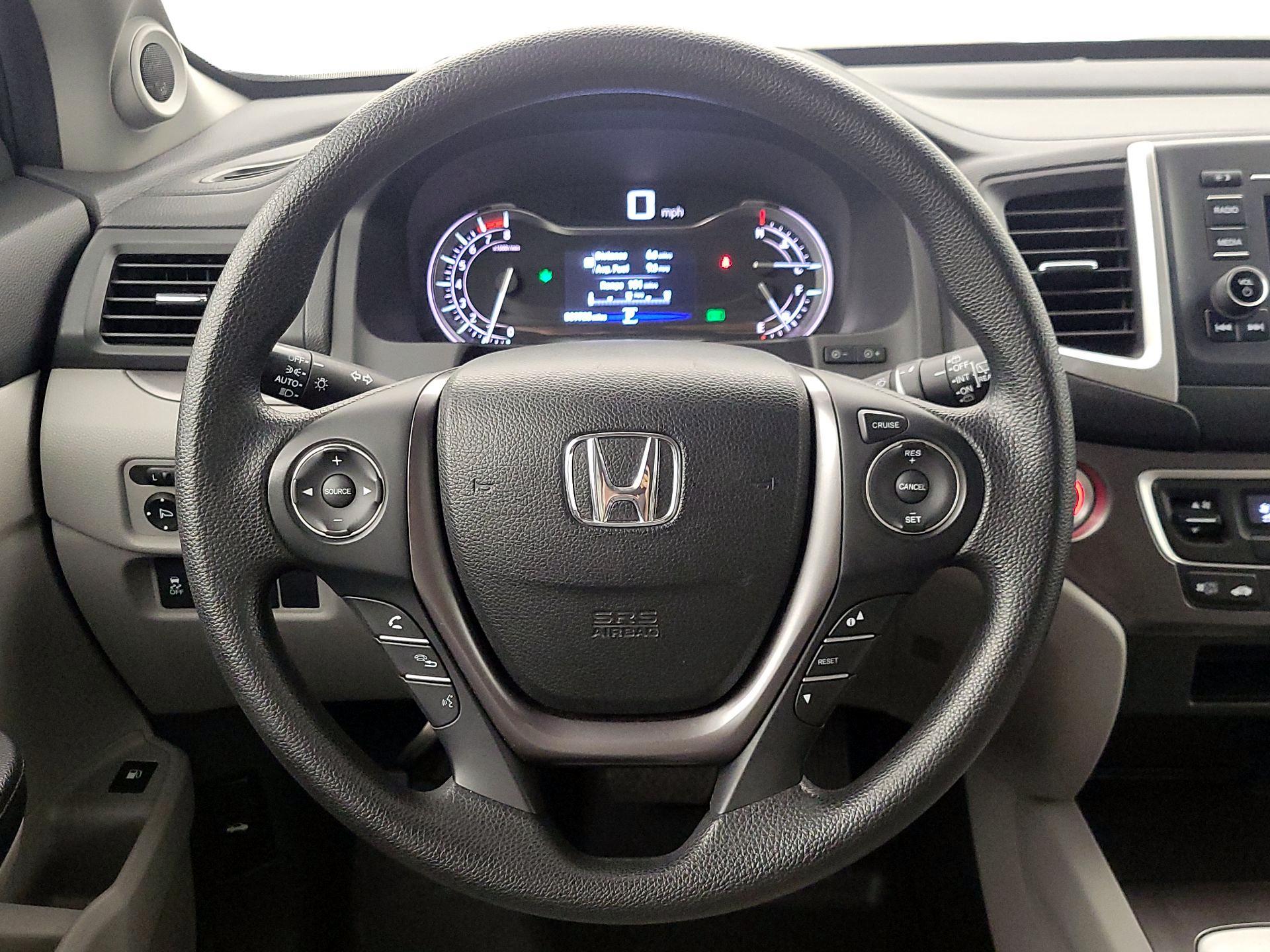 Thumbnail: 2017 Honda Pilot - 10