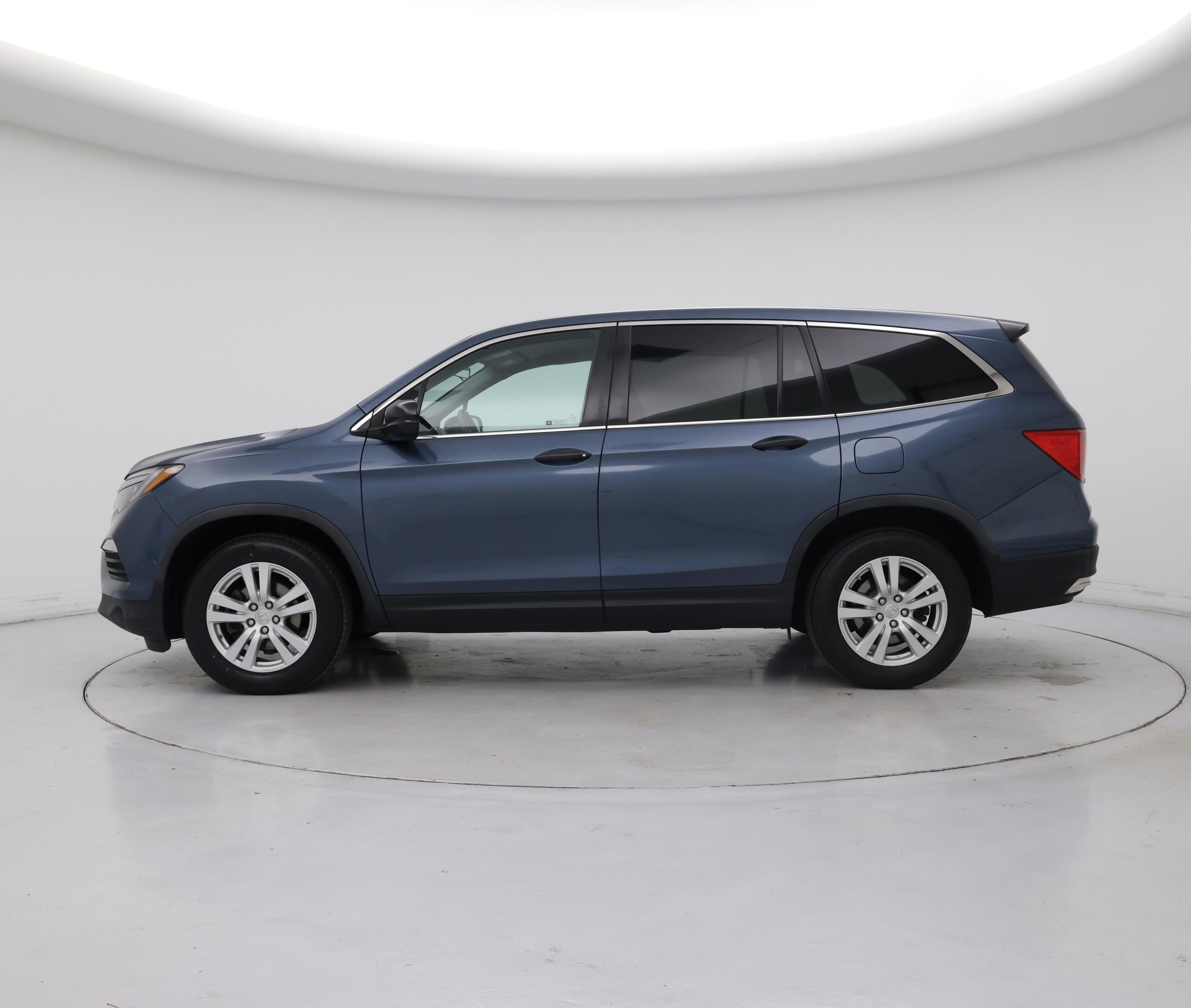 Thumbnail: 2017 Honda Pilot - 3
