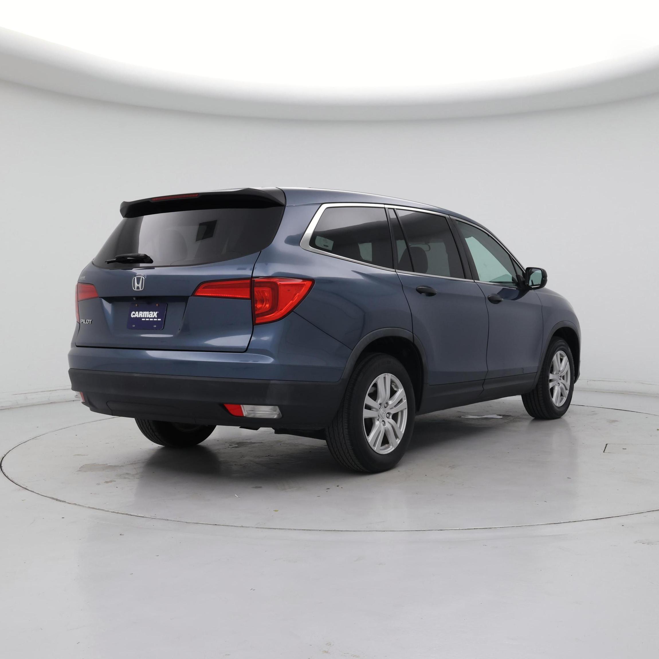 Thumbnail: 2017 Honda Pilot - 8