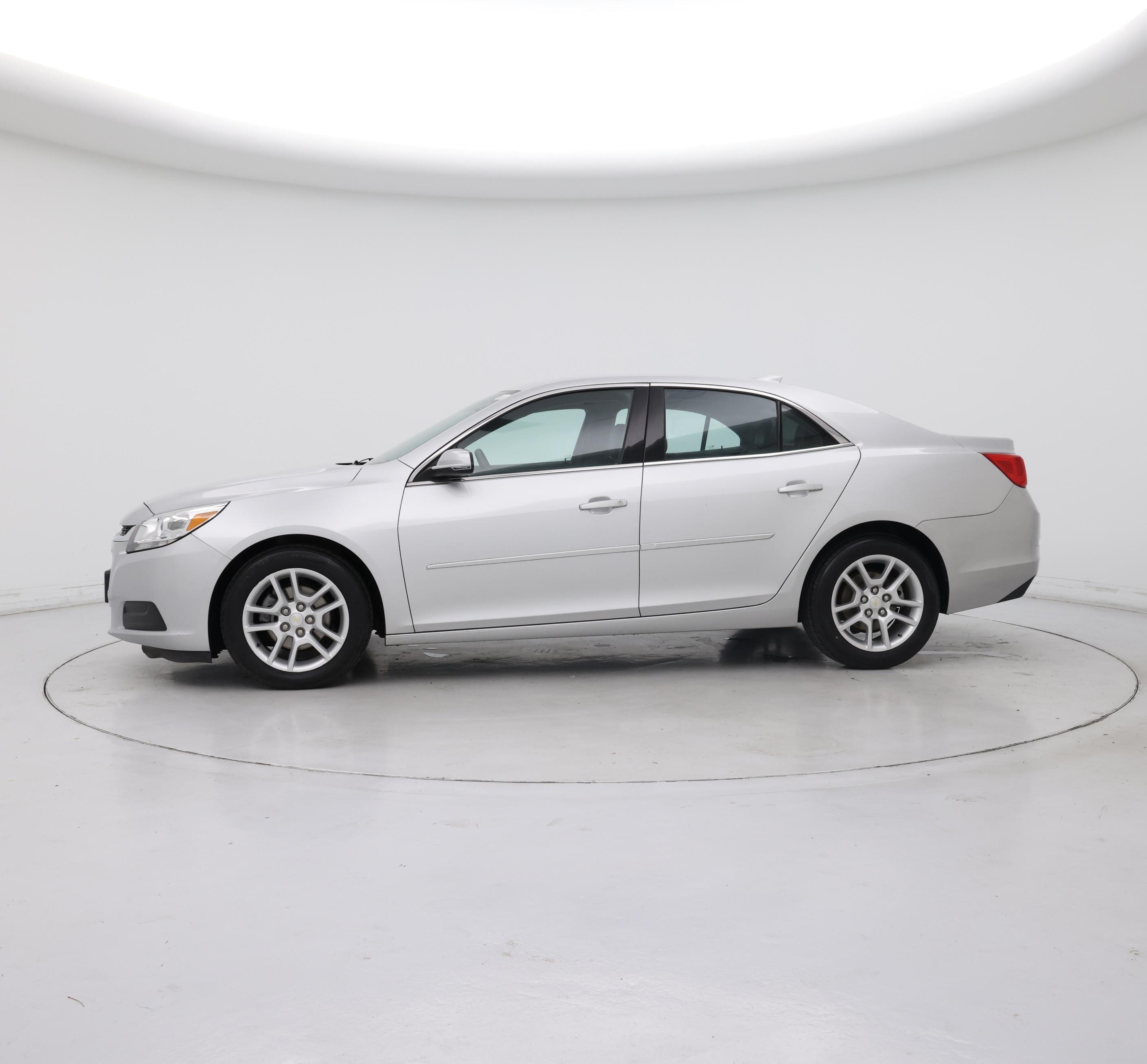 Thumbnail: 2016 Chevrolet Malibu - 3