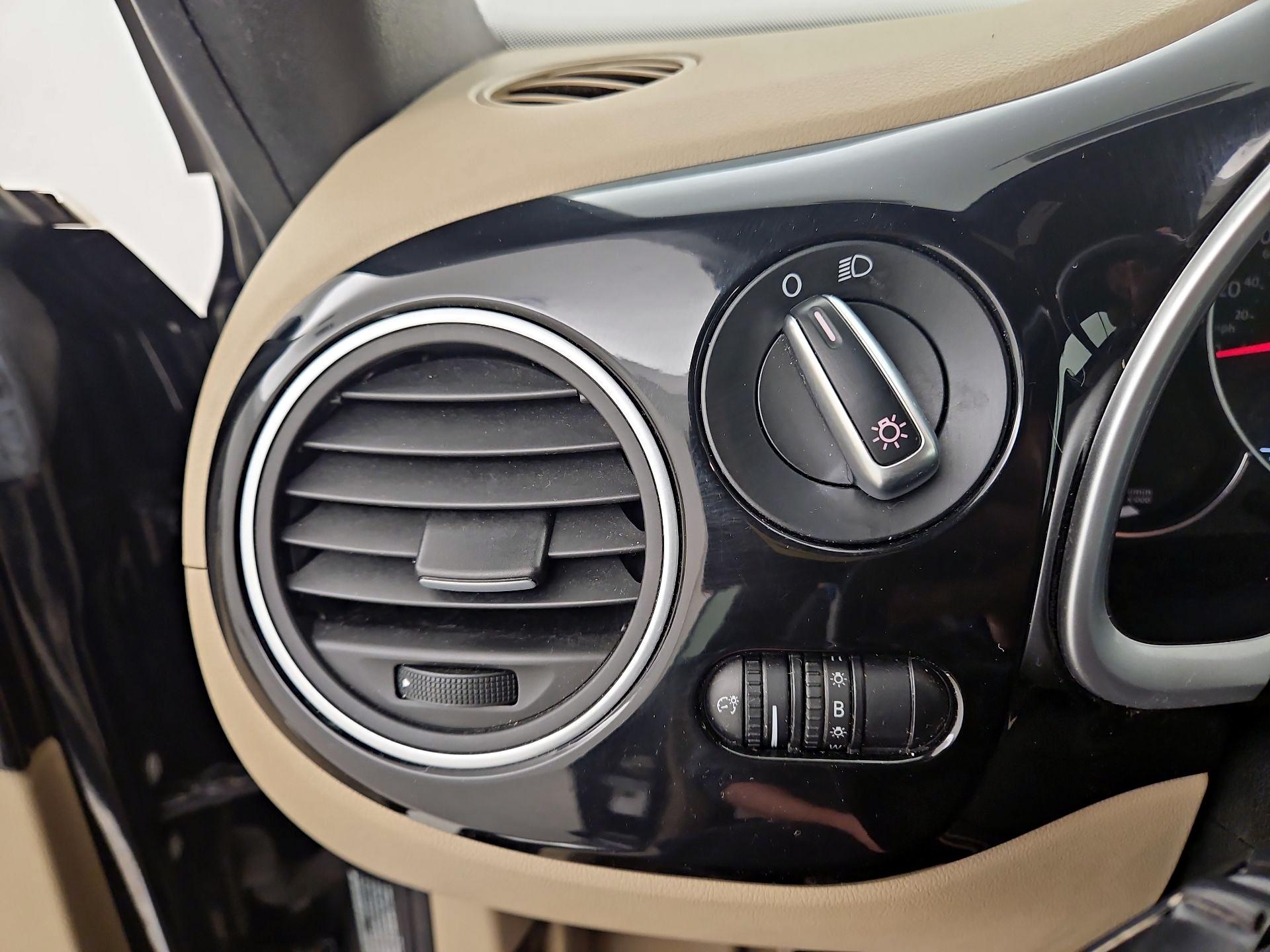 Thumbnail: 2014 Volkswagen Beetle - 13
