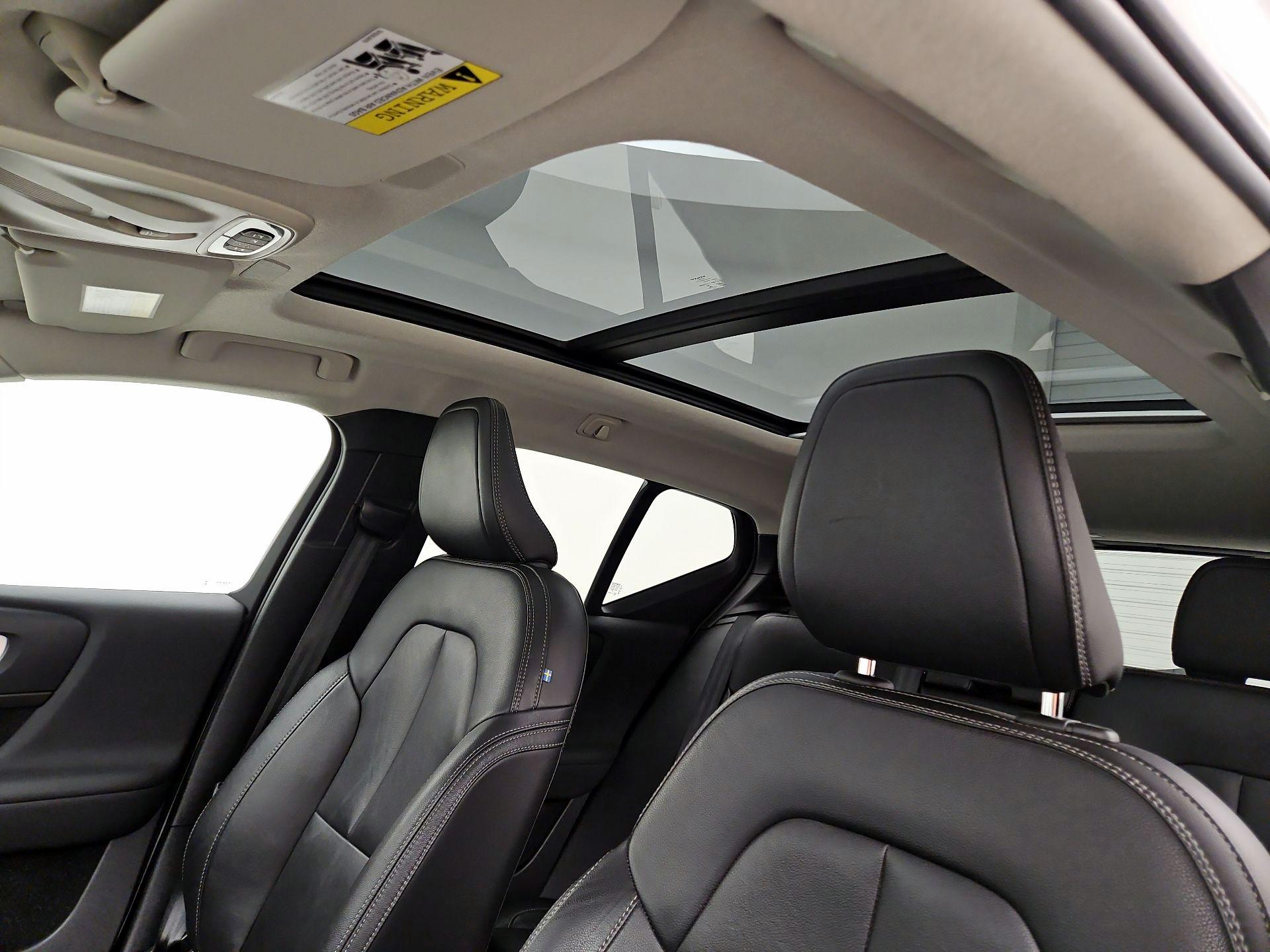 Thumbnail: 2021 Volvo XC40 - 20