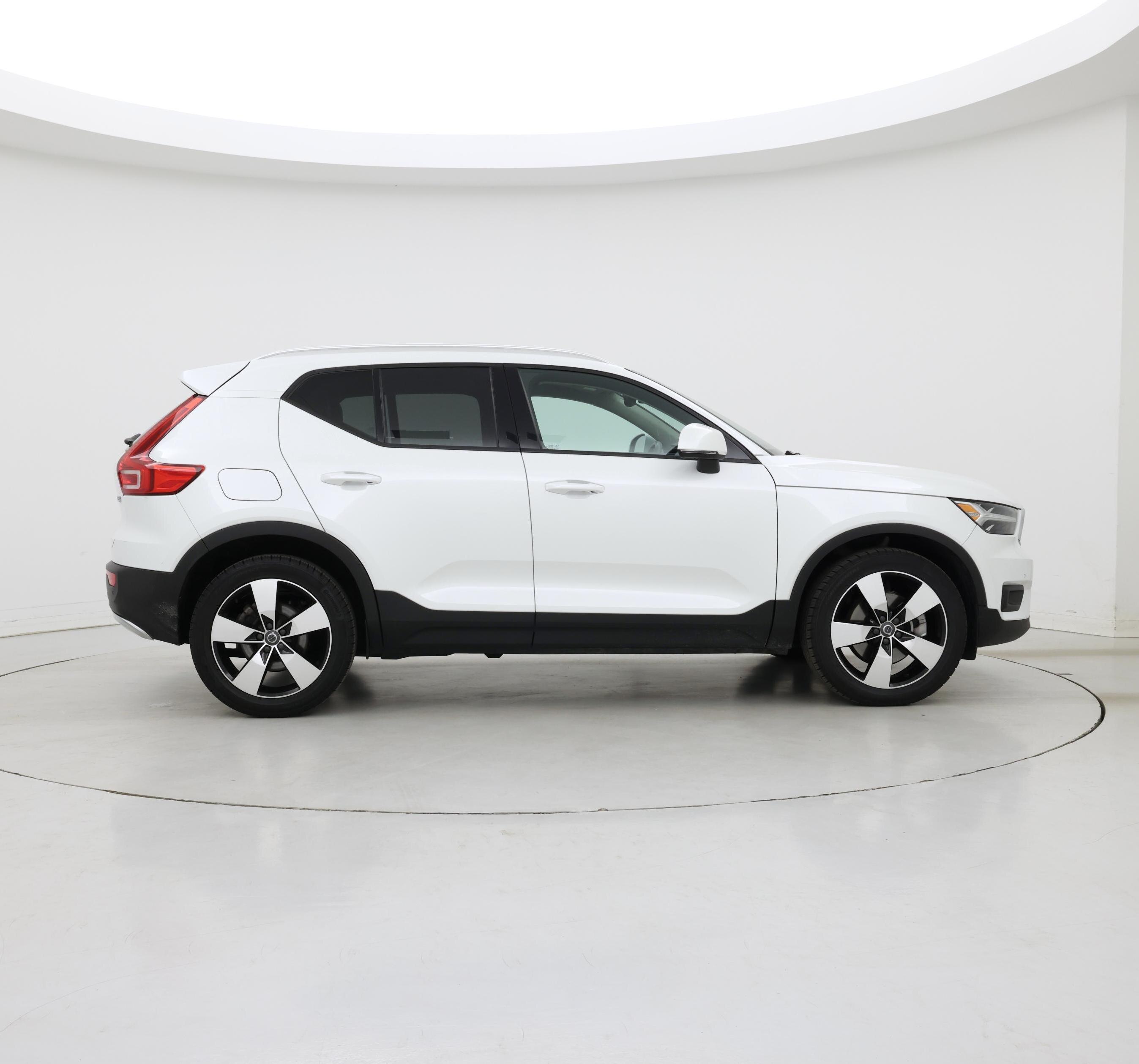 Thumbnail: 2021 Volvo XC40 - 7