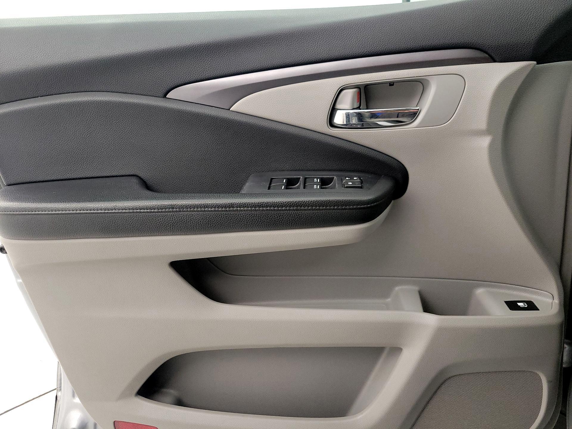 Thumbnail: 2016 Honda Pilot - 12