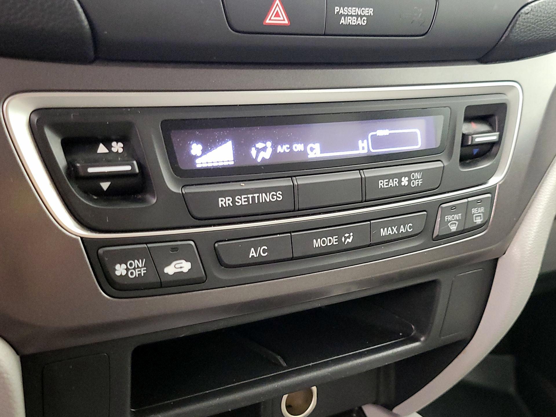 Thumbnail: 2016 Honda Pilot - 16