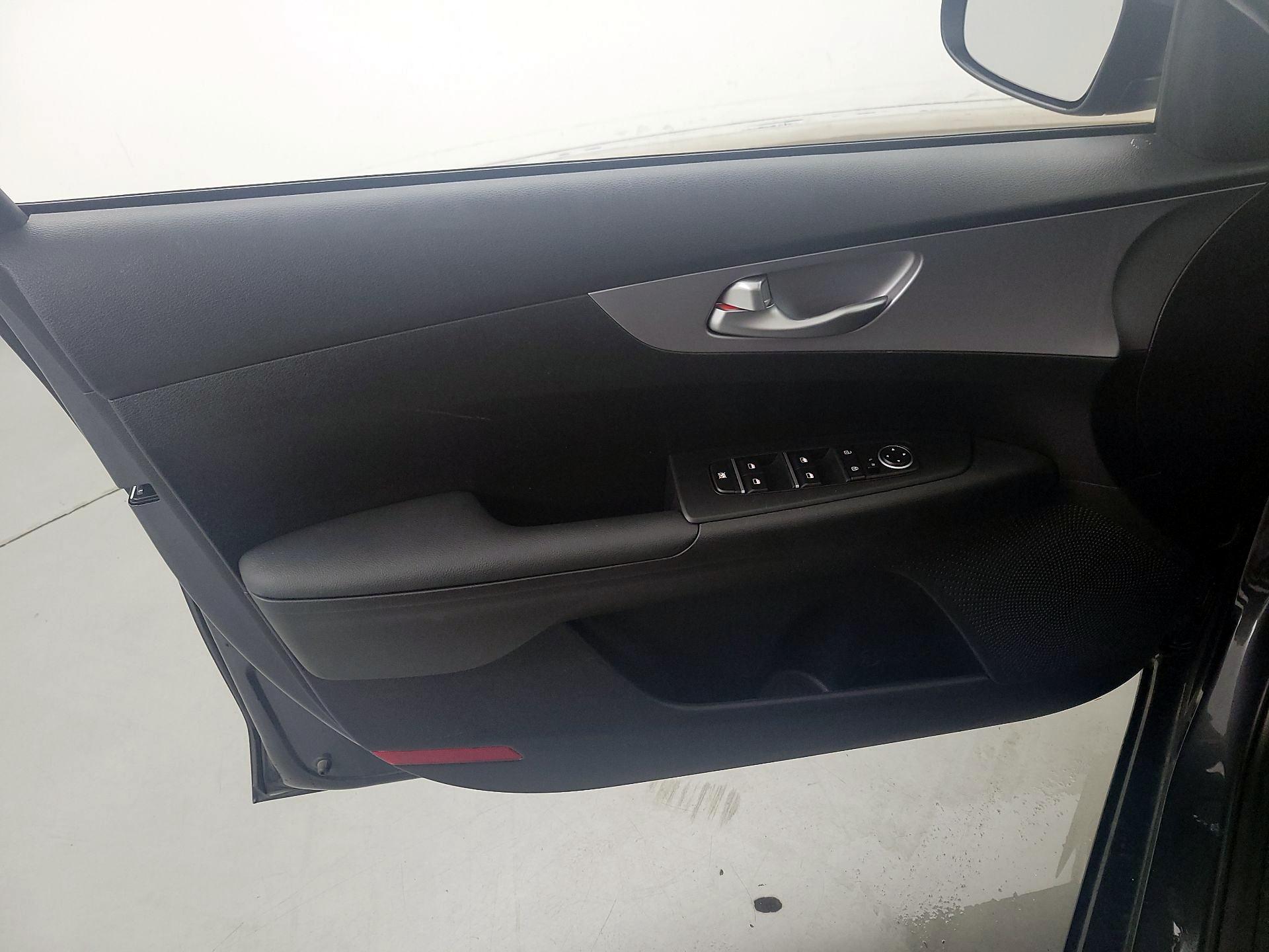 Thumbnail: 2024 Kia Forte - 12