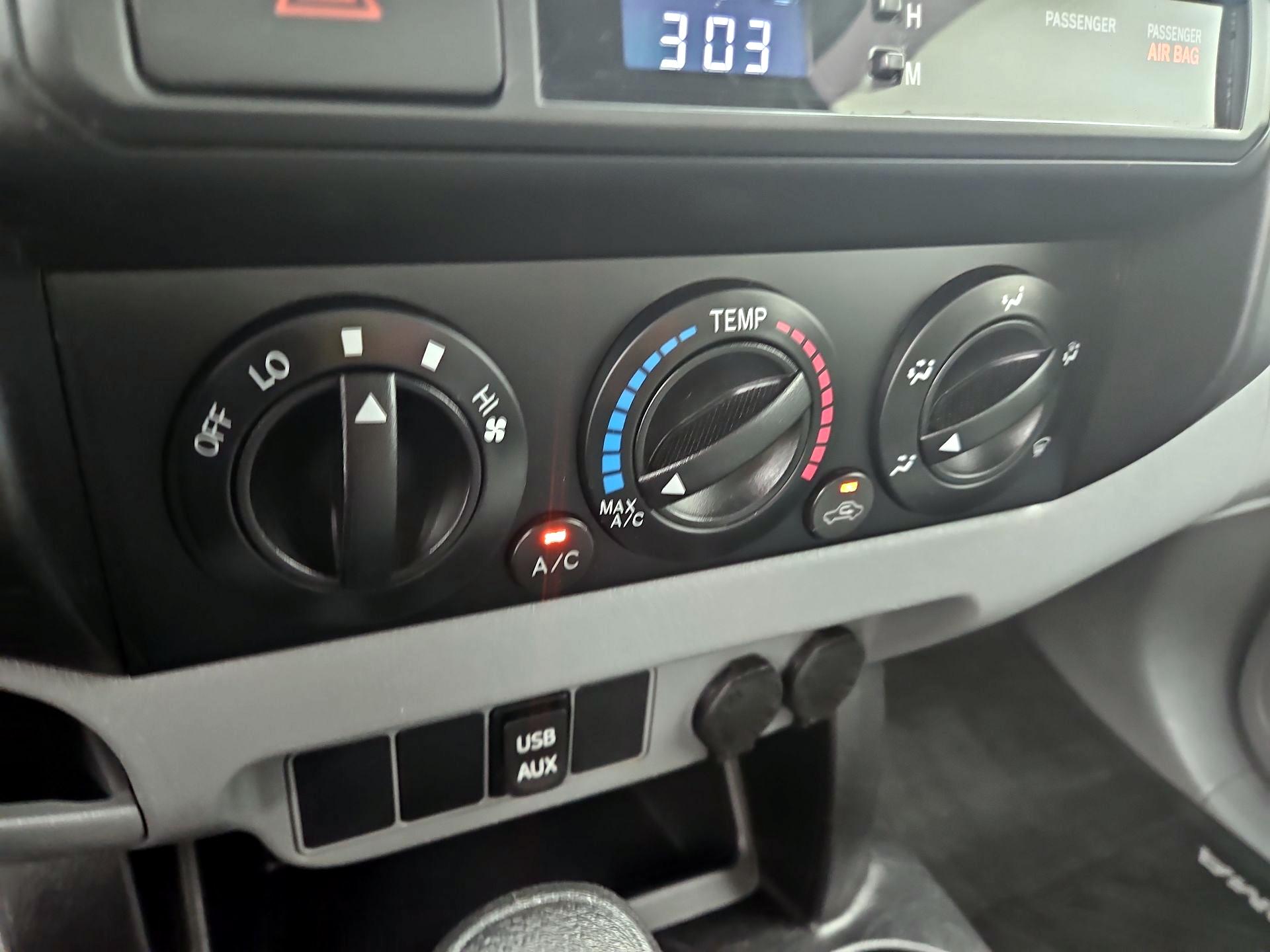 Thumbnail: 2014 Toyota Tacoma - 15
