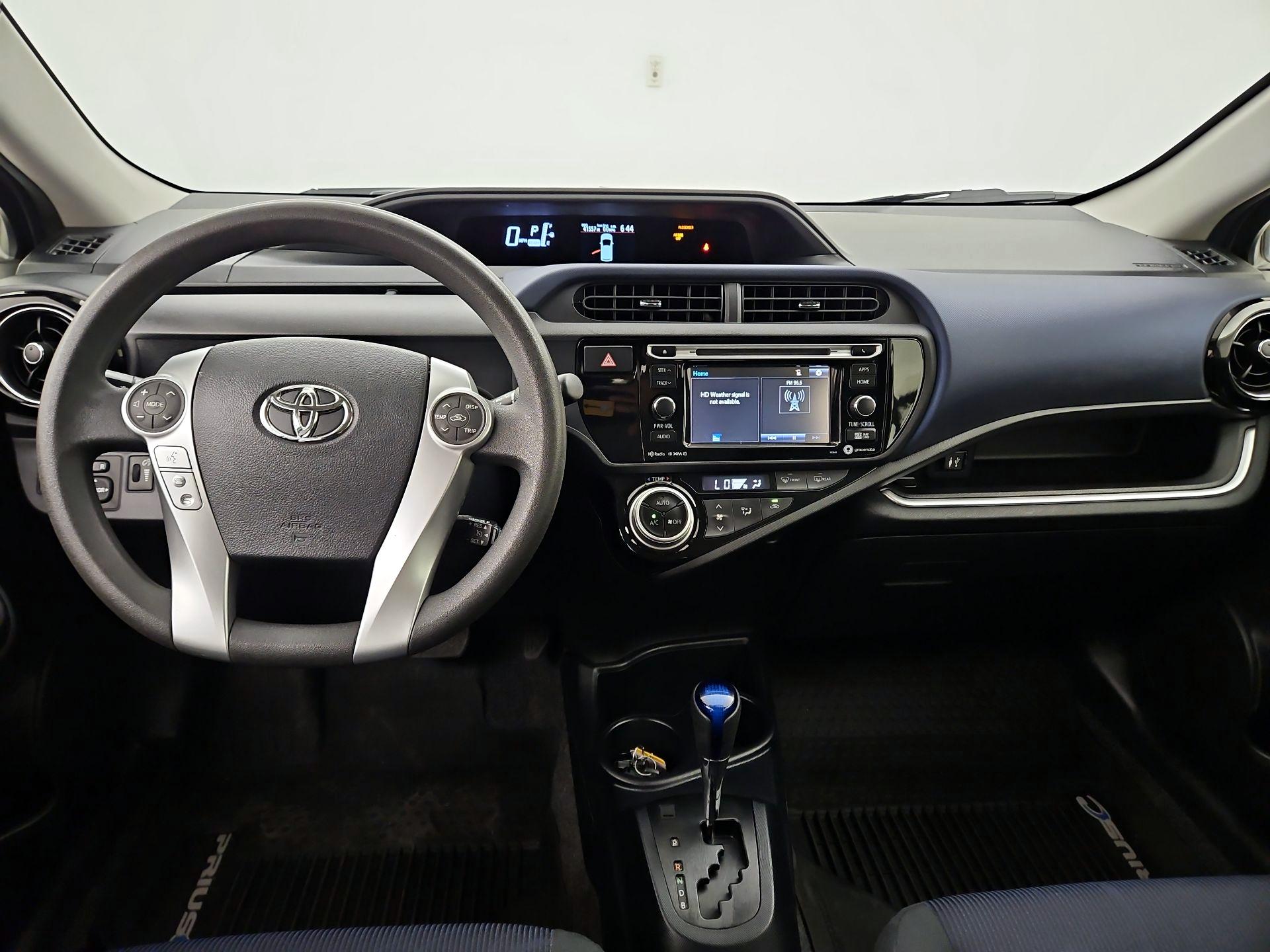 Thumbnail: 2016 Toyota Prius c - 9