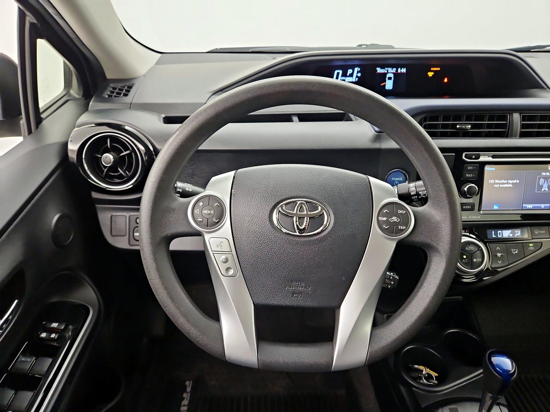 Thumbnail: 2016 Toyota Prius c - 10