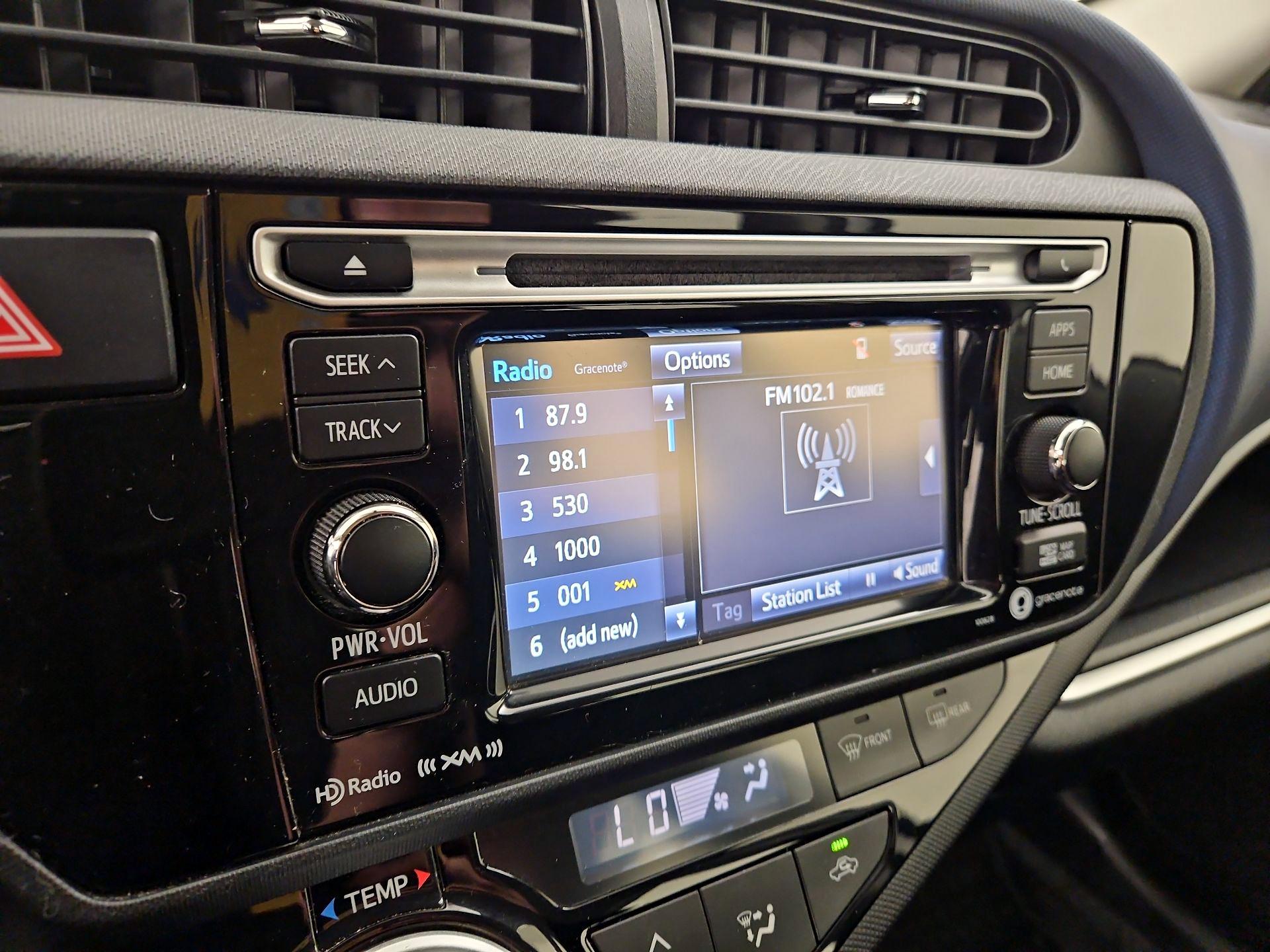 Thumbnail: 2016 Toyota Prius c - 14