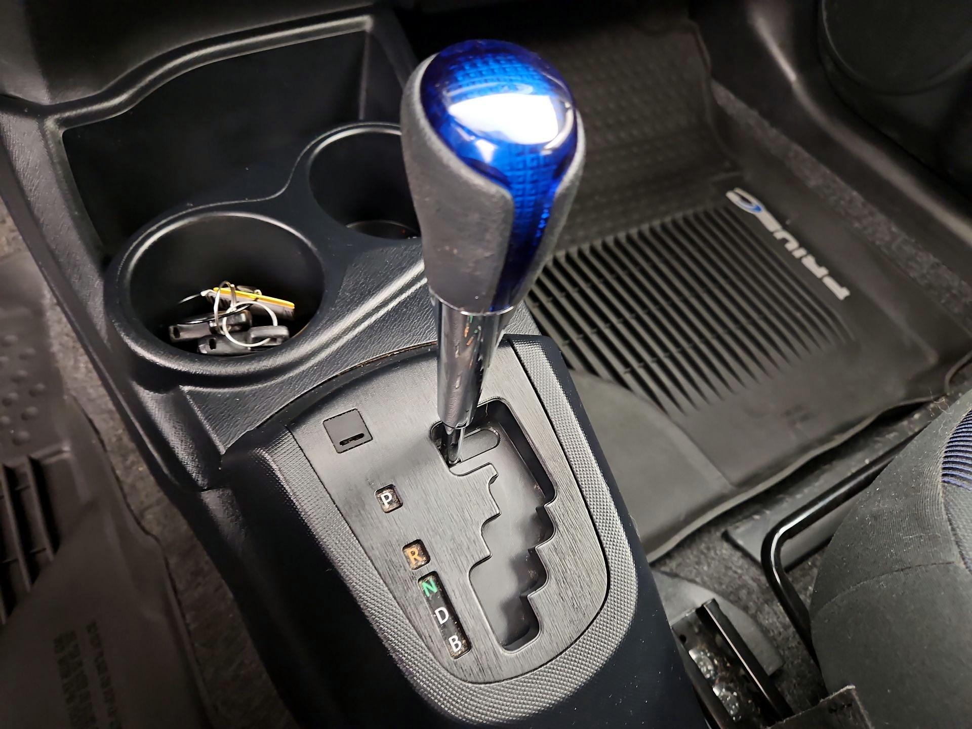 Thumbnail: 2016 Toyota Prius c - 16