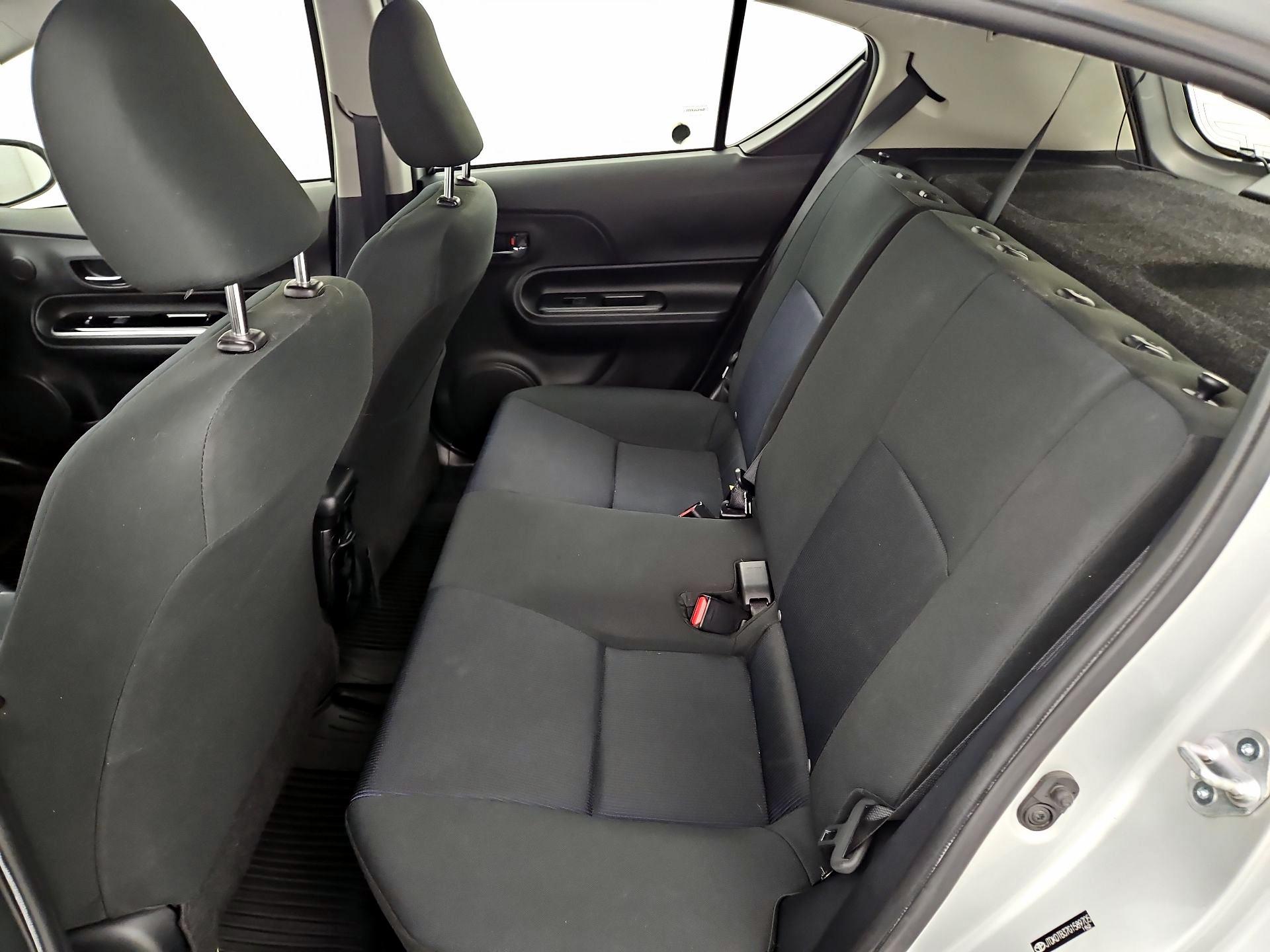 Thumbnail: 2016 Toyota Prius c - 18