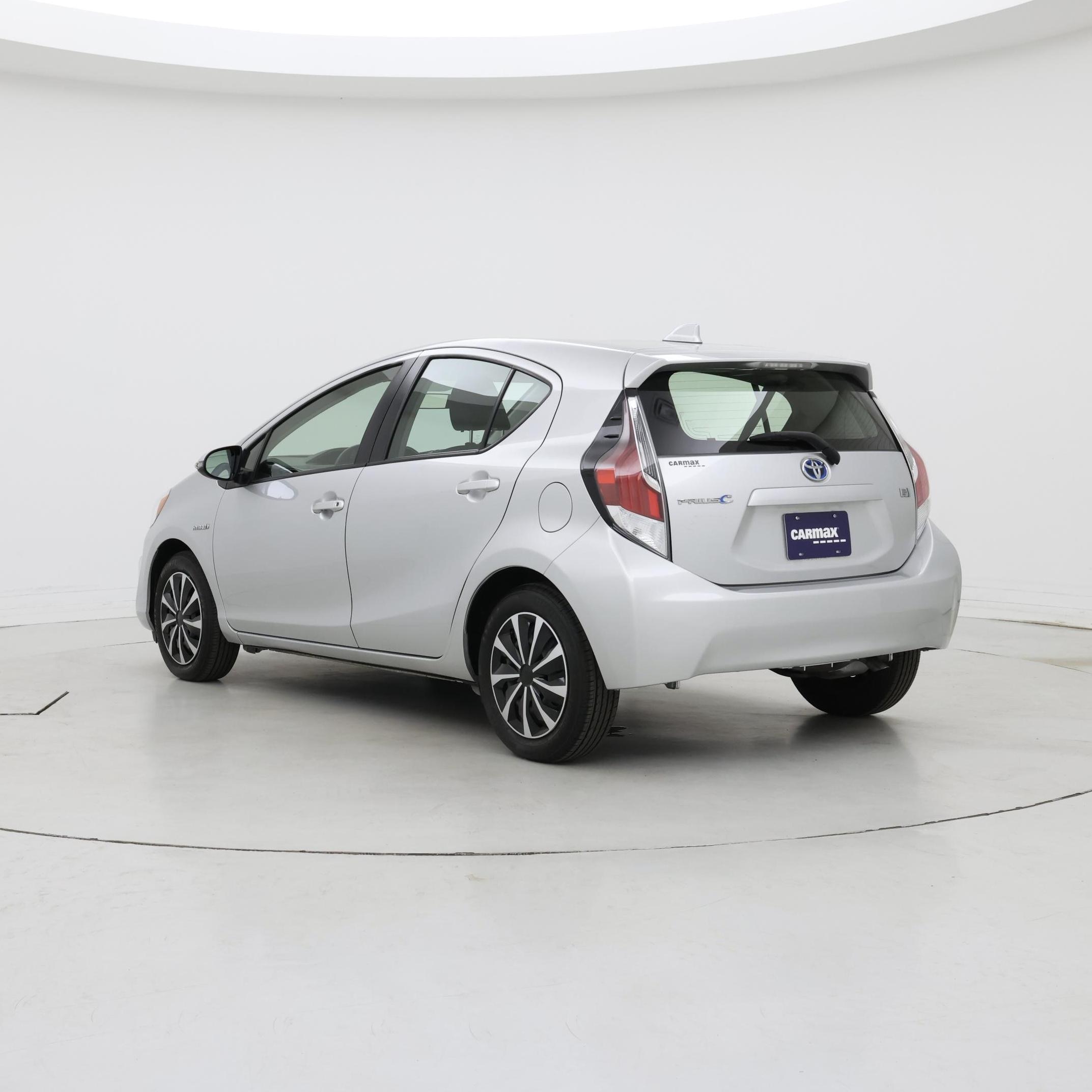 Thumbnail: 2016 Toyota Prius c - 2