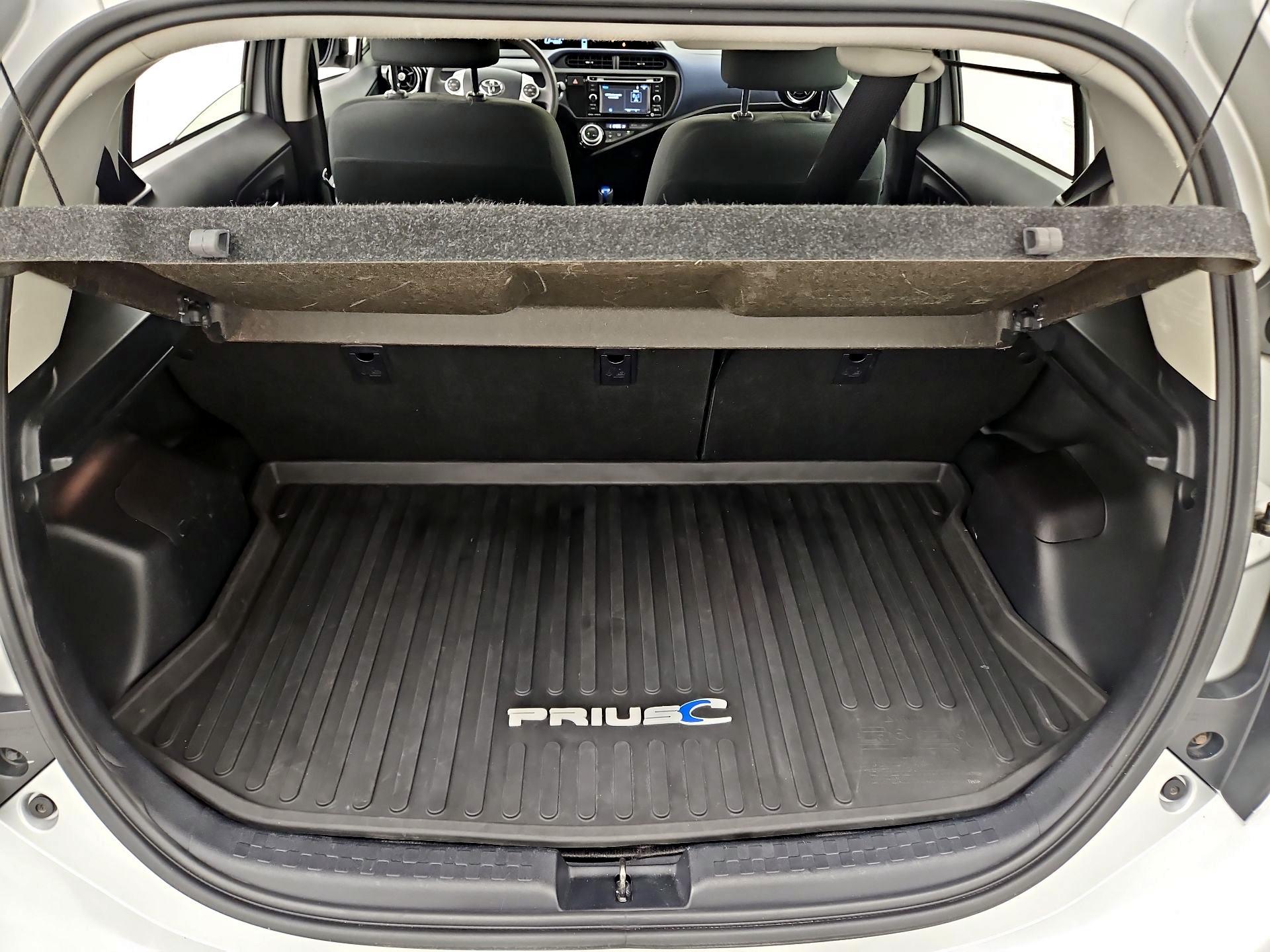Thumbnail: 2016 Toyota Prius c - 19