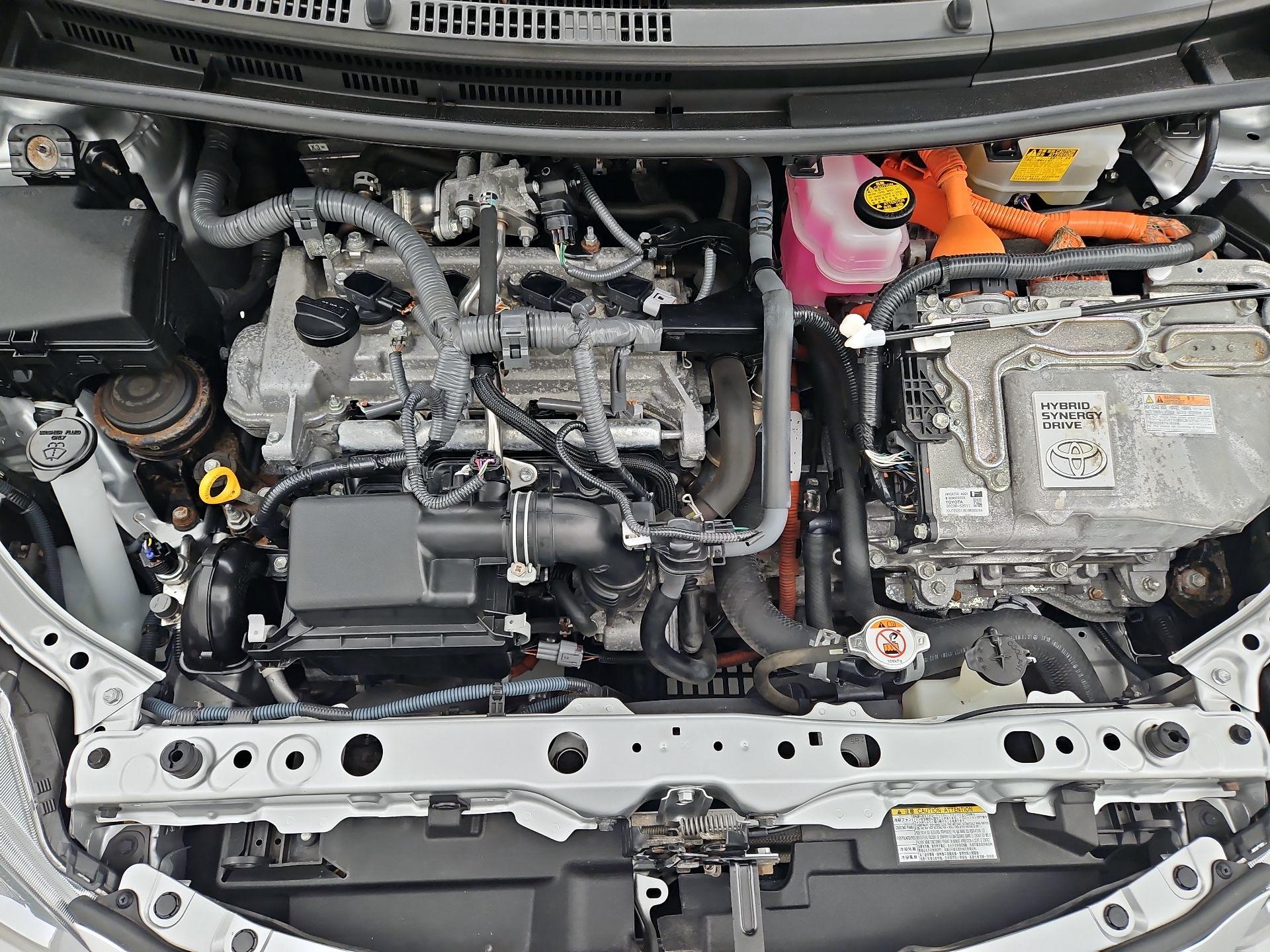 Thumbnail: 2016 Toyota Prius c - 20