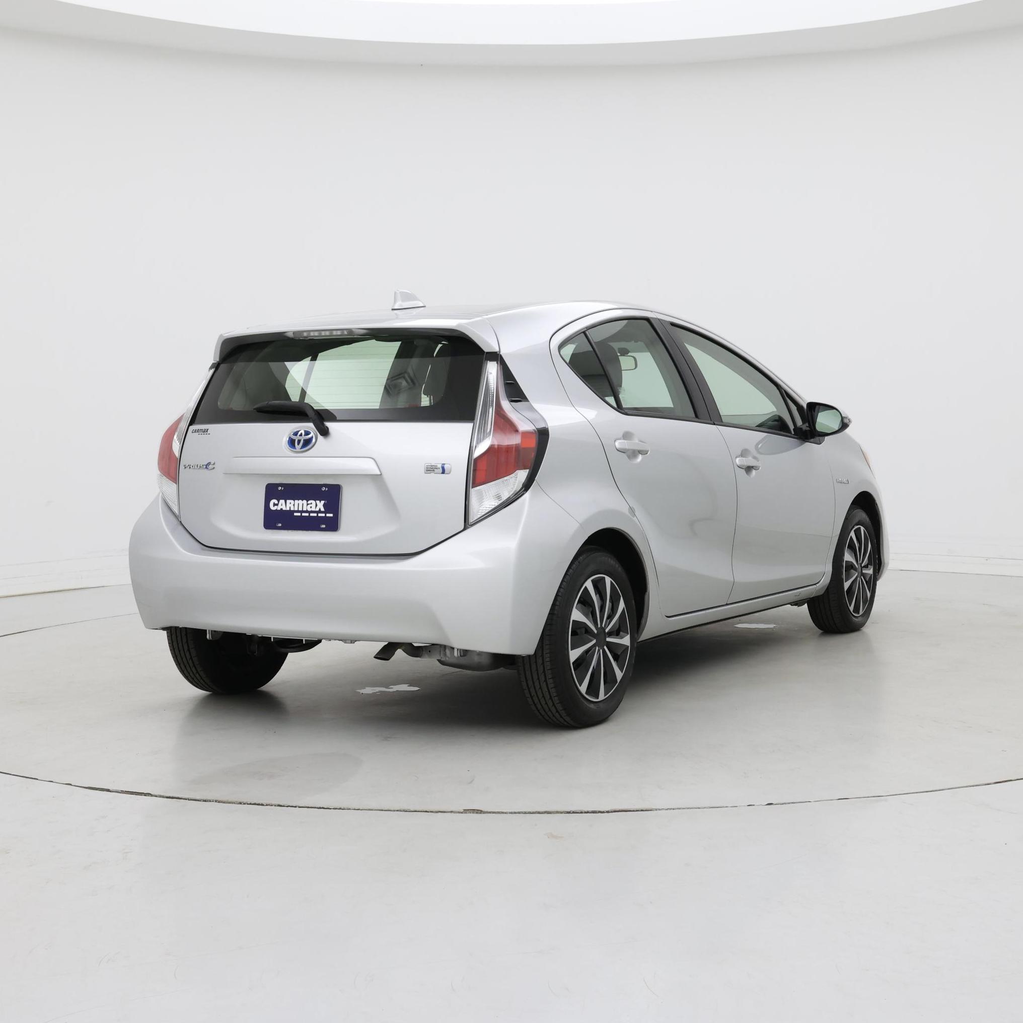Thumbnail: 2016 Toyota Prius c - 8