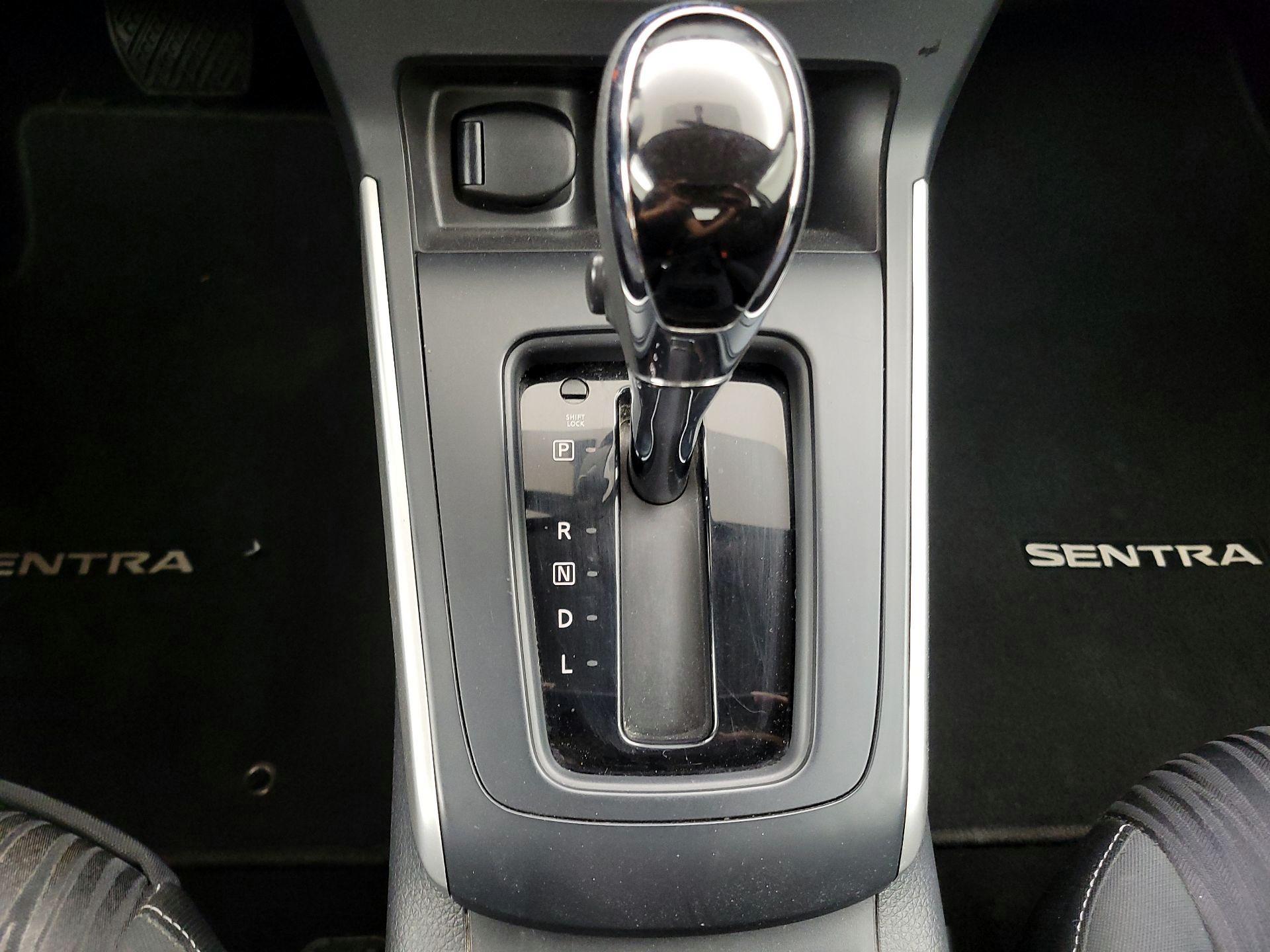 Thumbnail: 2018 Nissan Sentra - 17