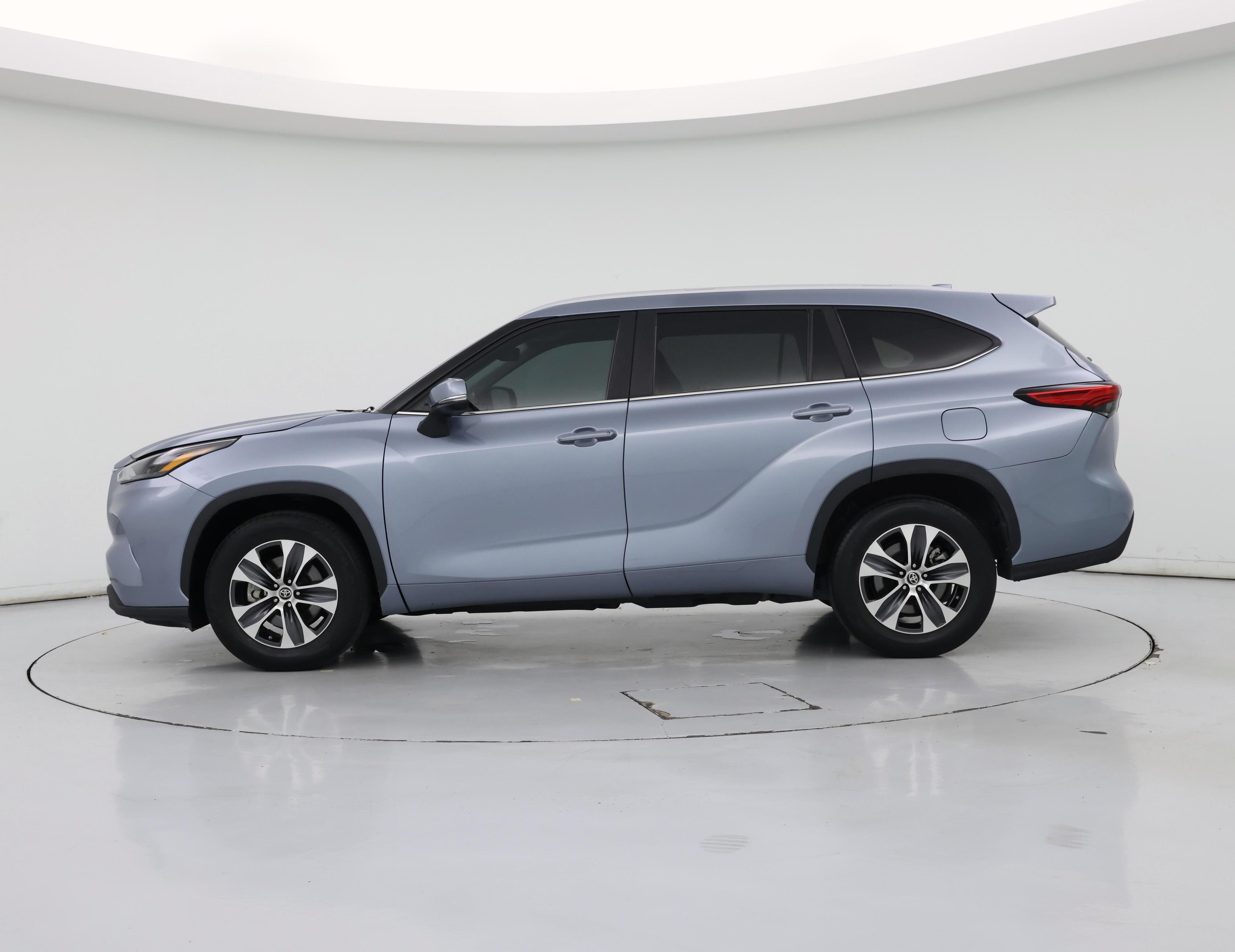 Thumbnail: 2023 Toyota Highlander - 3