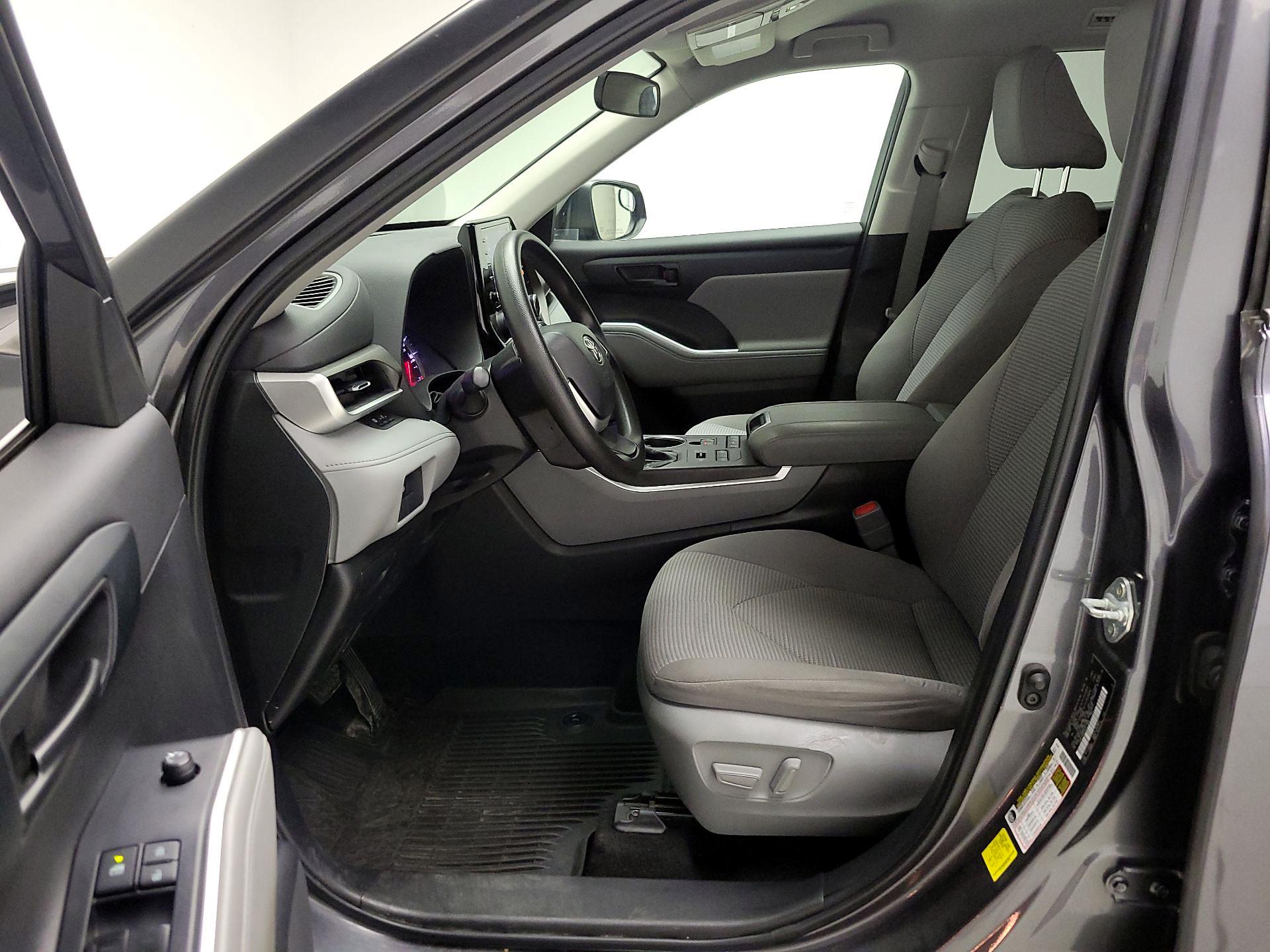 Thumbnail: 2022 Toyota Highlander - 11