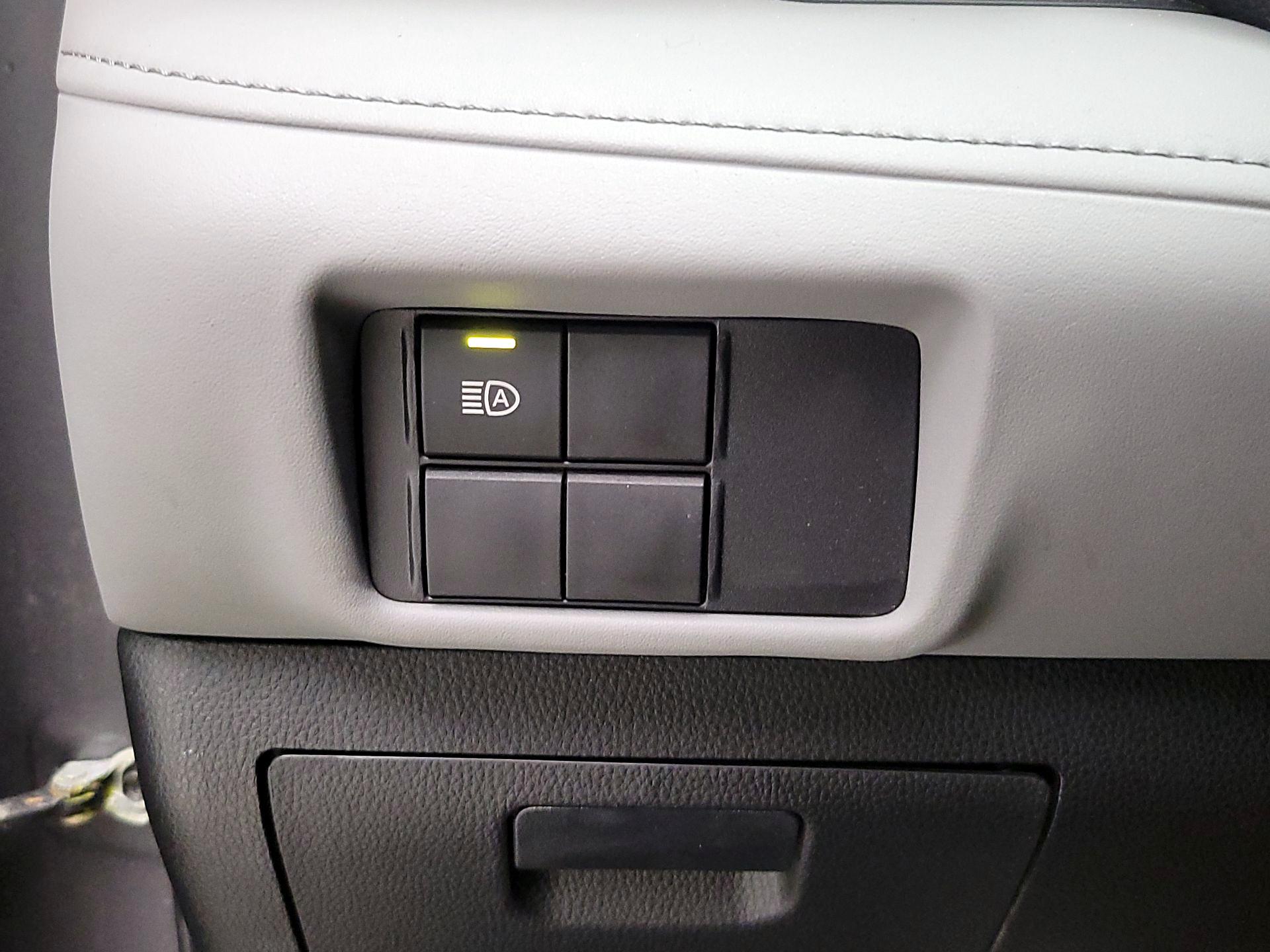 Thumbnail: 2022 Toyota Highlander - 13