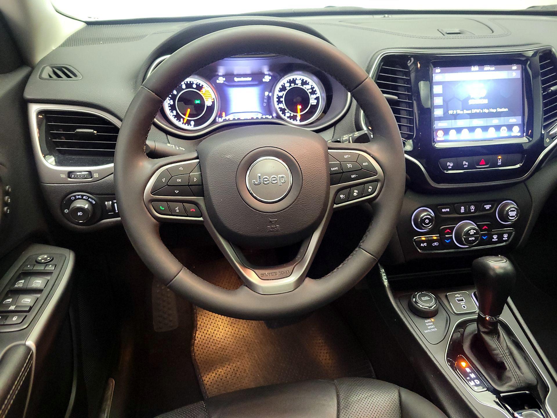 Thumbnail: 2021 Jeep Cherokee - 10