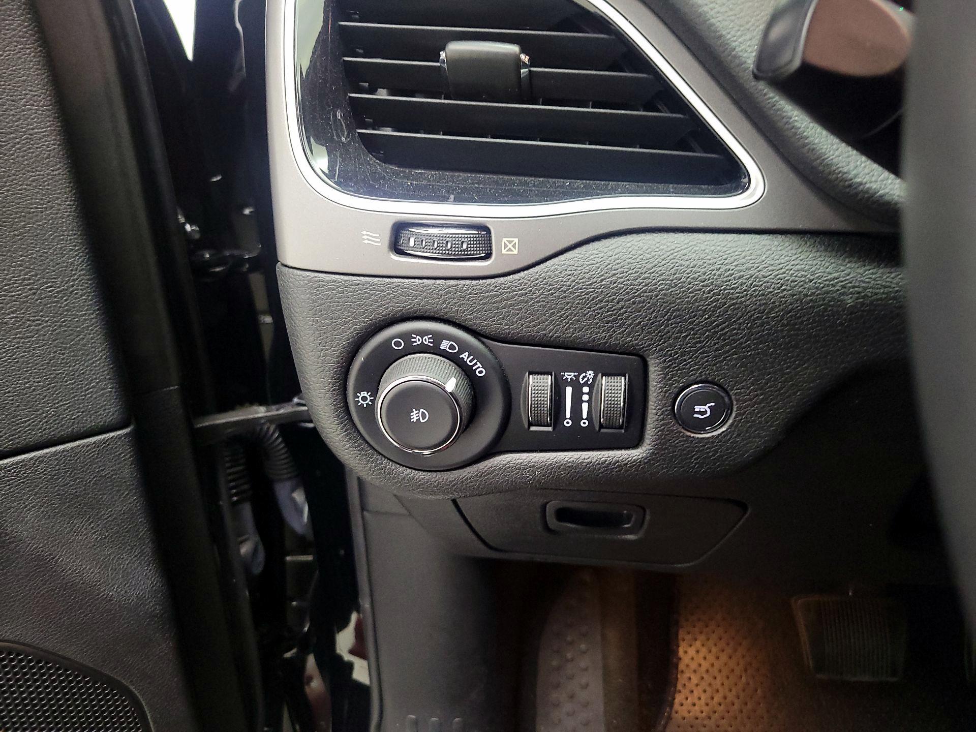 Thumbnail: 2021 Jeep Cherokee - 13