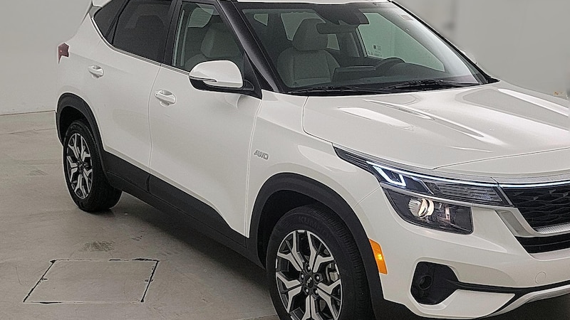 2023 Kia Seltos EX Hero Image