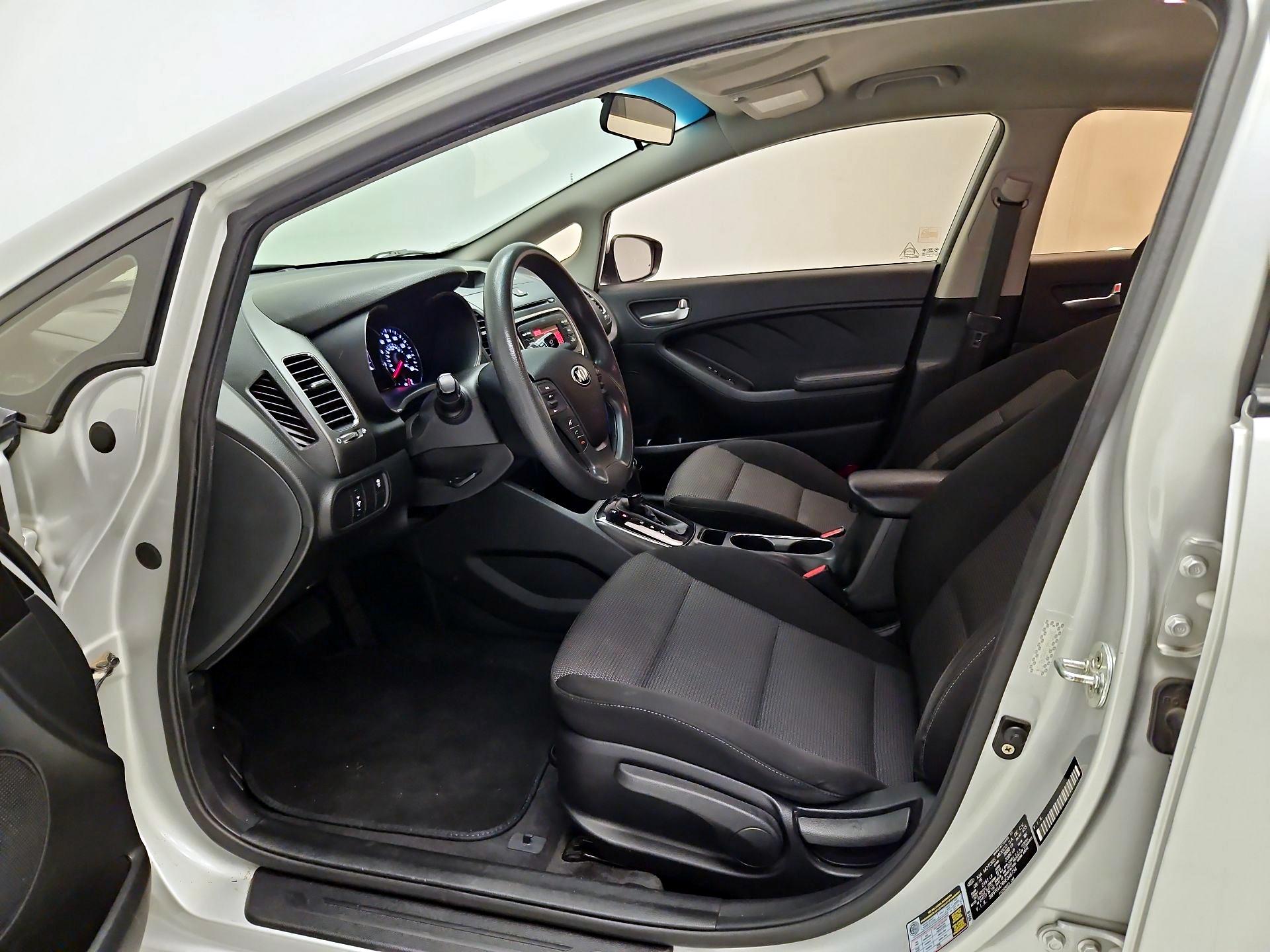 Thumbnail: 2017 Kia Forte - 11