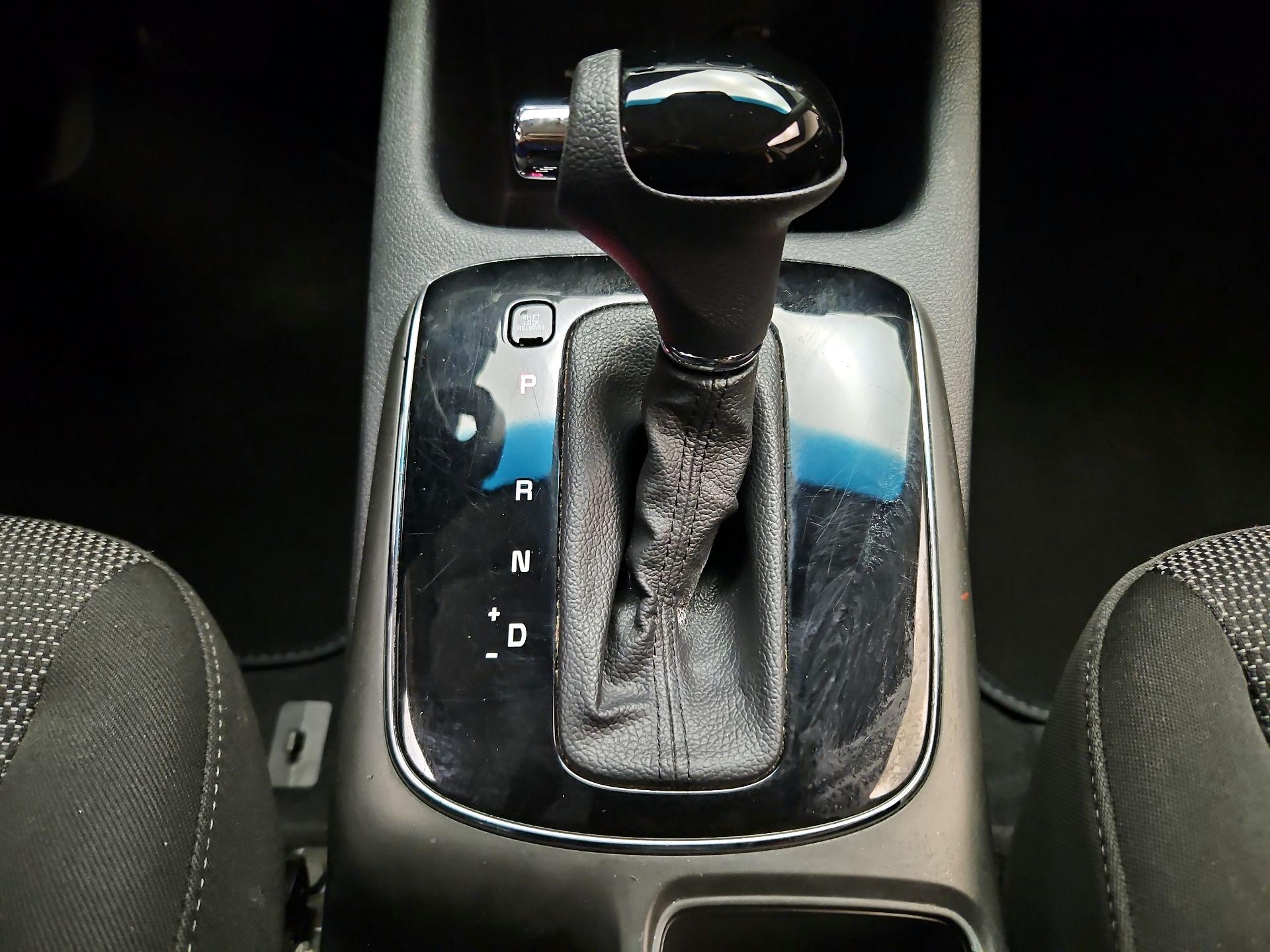 Thumbnail: 2017 Kia Forte - 16