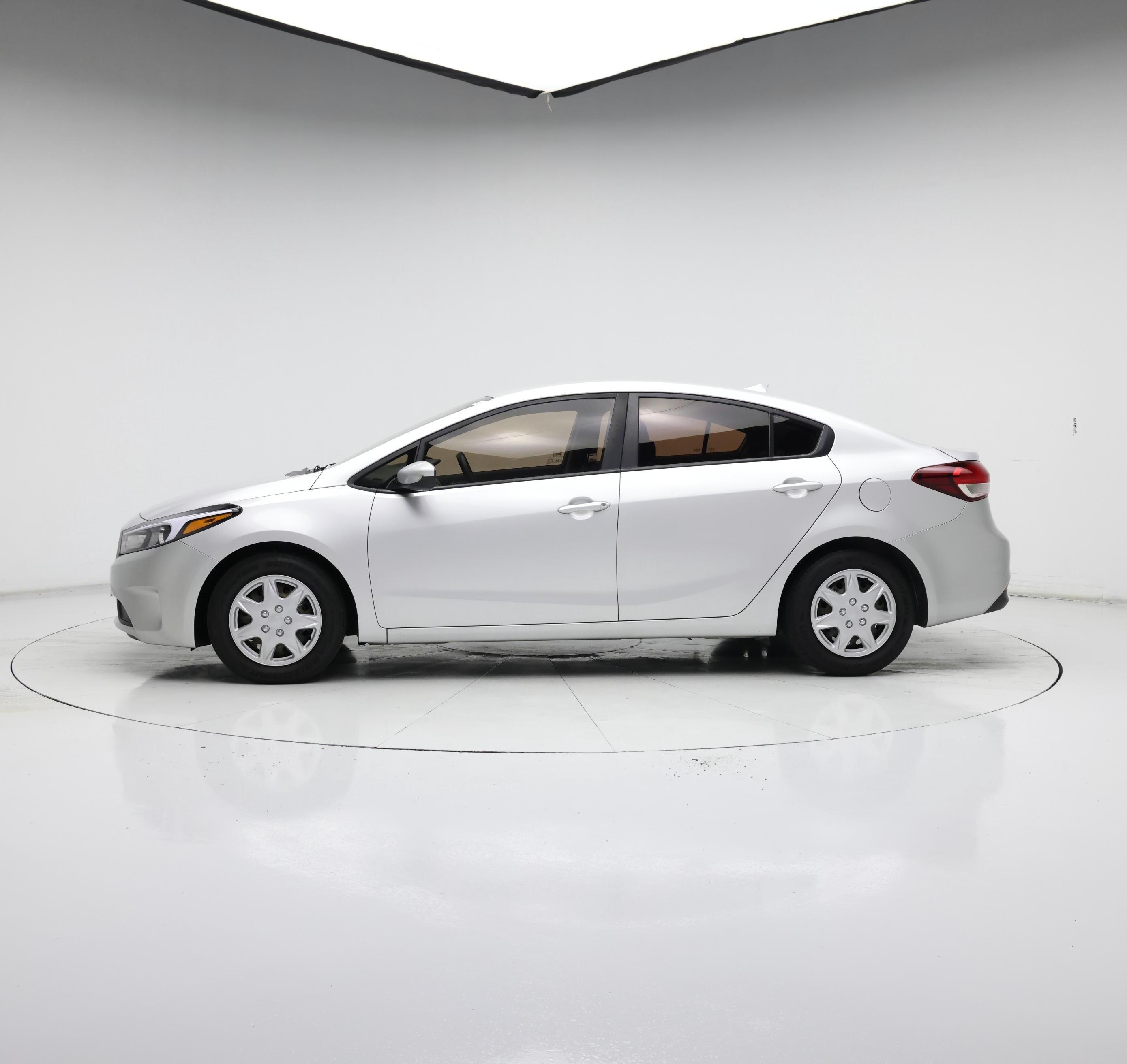 Thumbnail: 2017 Kia Forte - 3