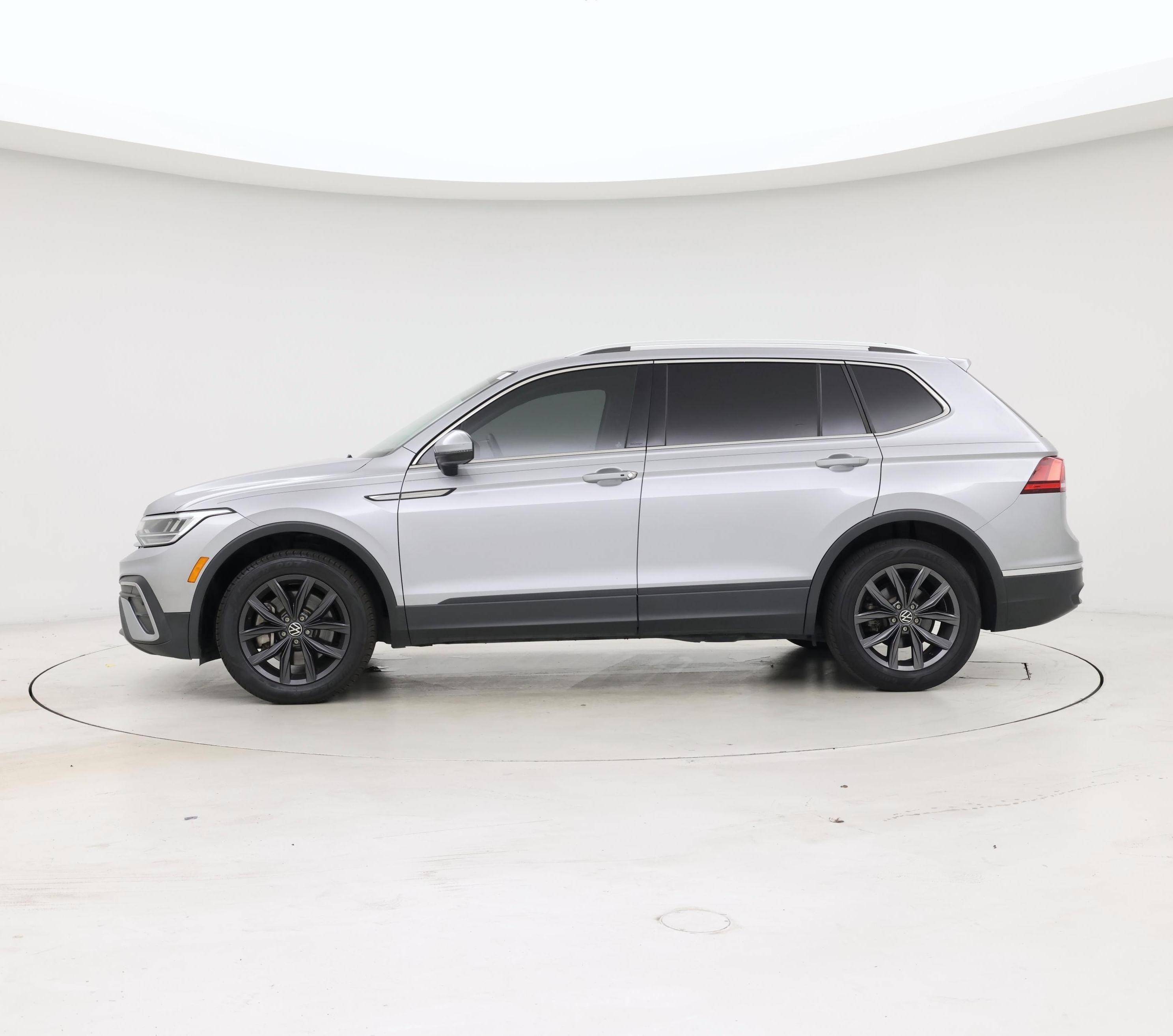Thumbnail: 2022 Volkswagen Tiguan - 3