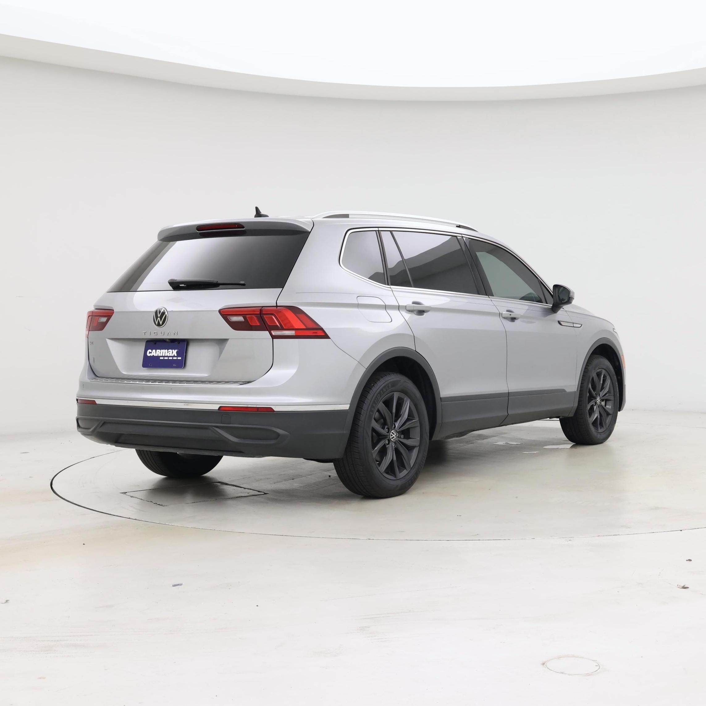 Thumbnail: 2022 Volkswagen Tiguan - 8