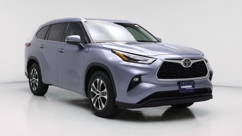 2022 Toyota Highlander XLE Hero Image