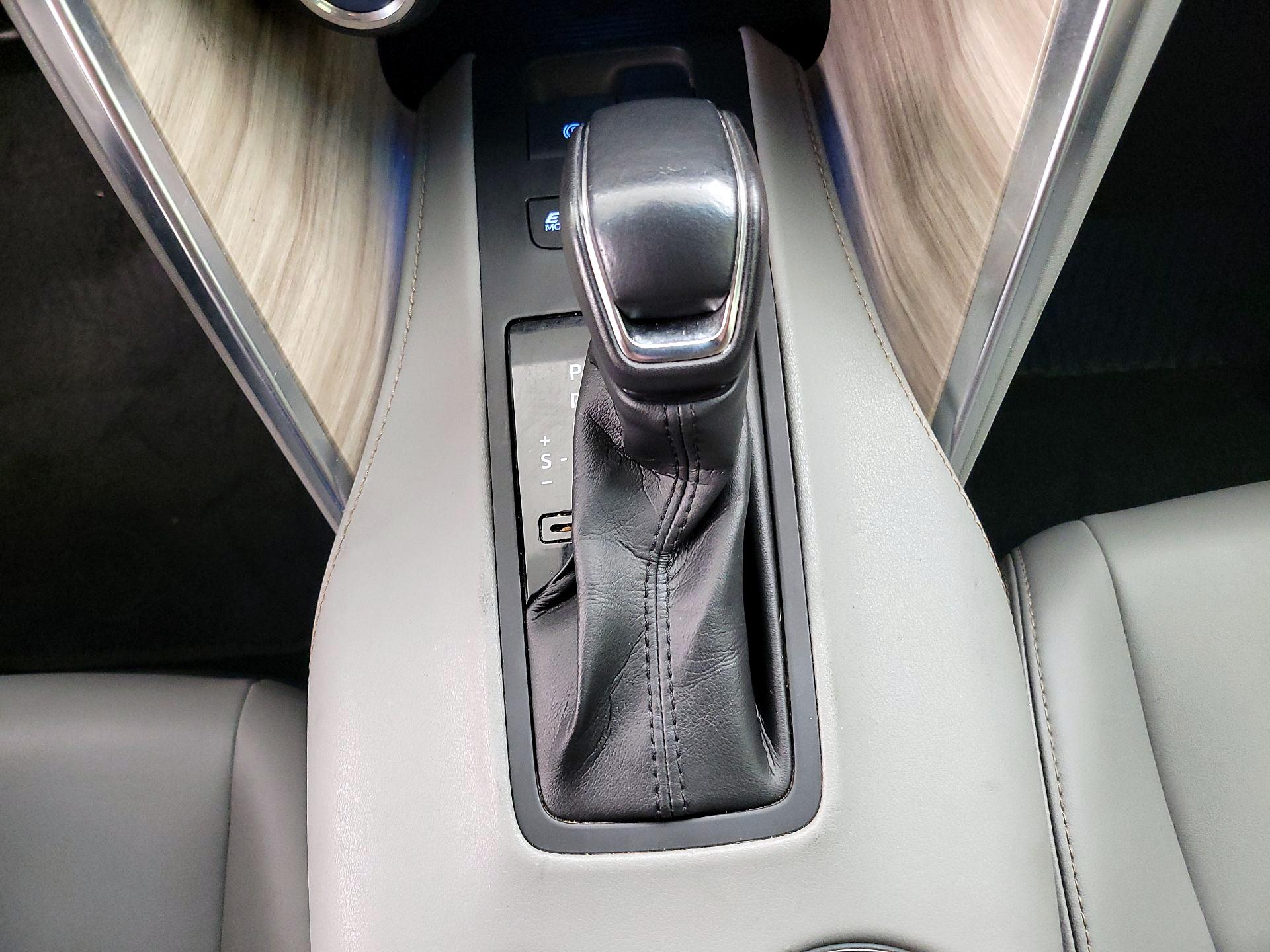 Thumbnail: 2021 Toyota Venza - 17