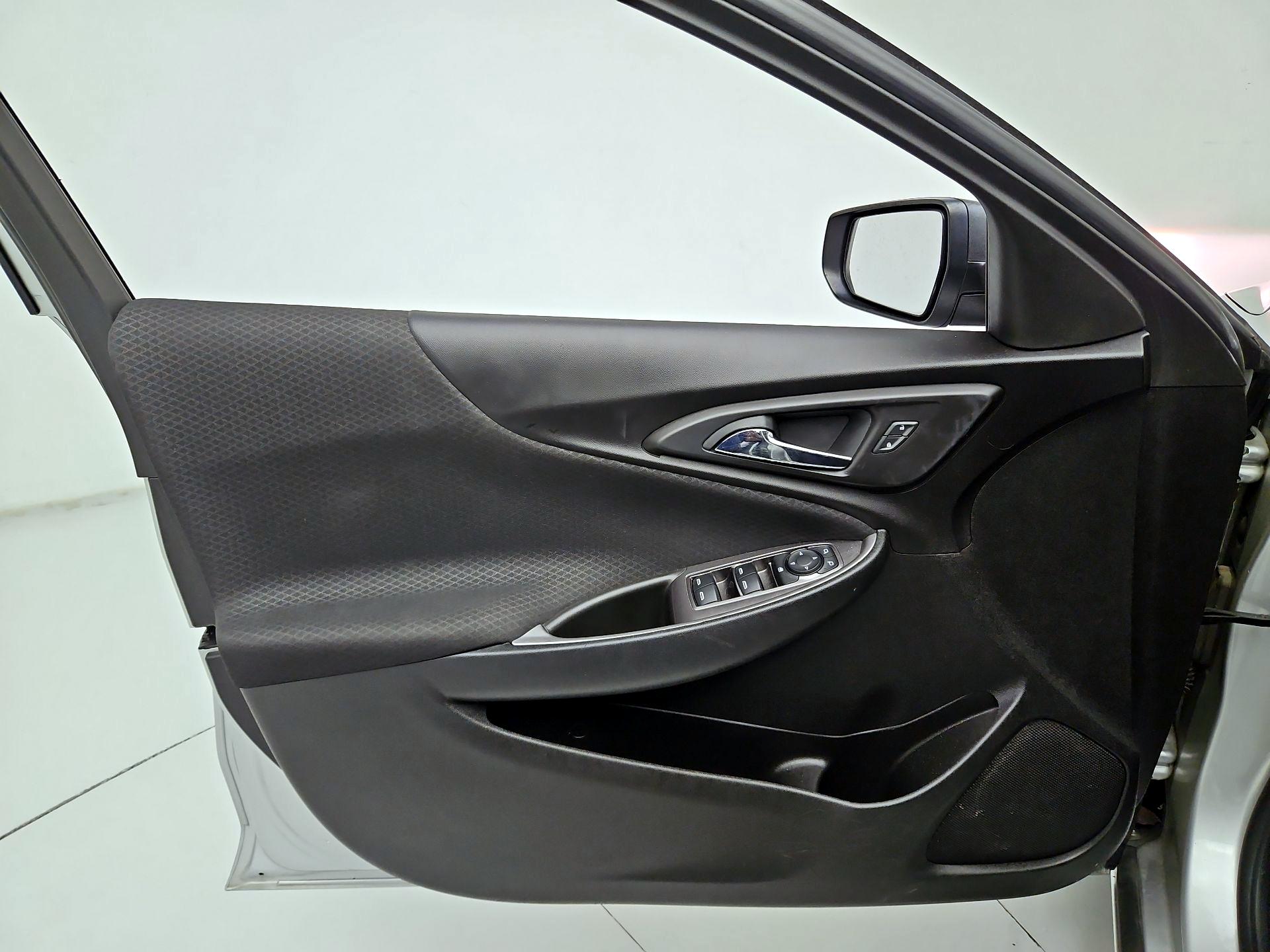 Thumbnail: 2020 Chevrolet Malibu - 12