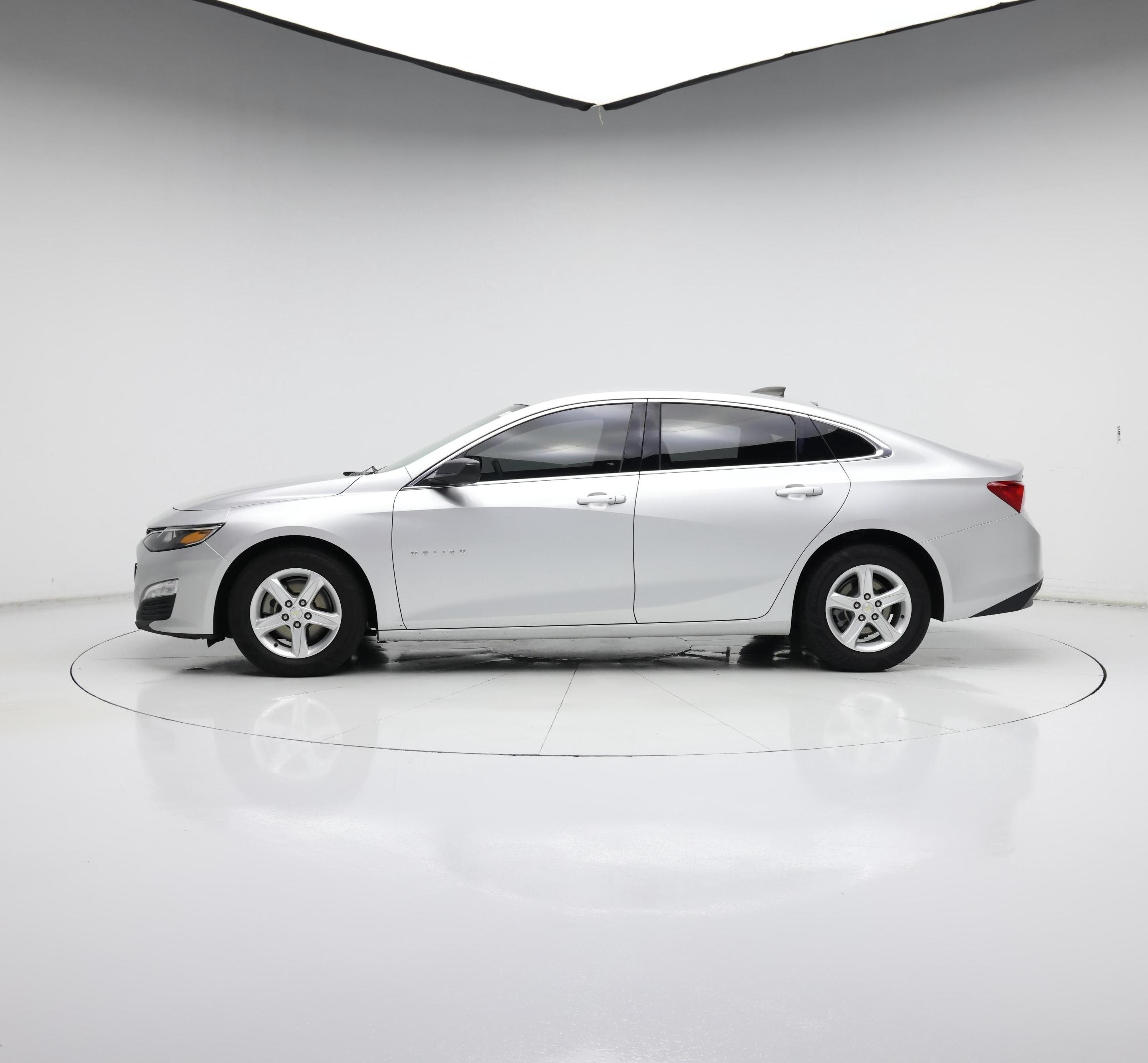 Thumbnail: 2020 Chevrolet Malibu - 3