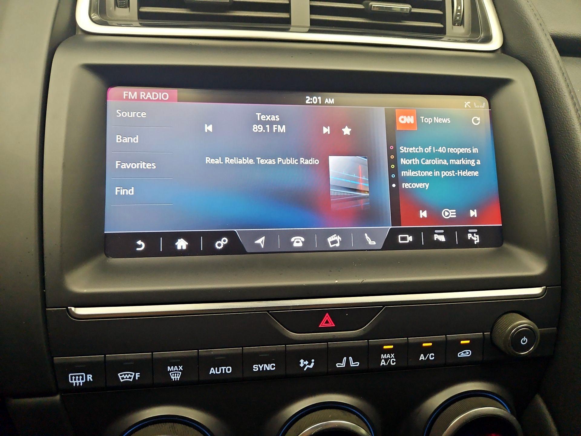 Thumbnail: 2018 Jaguar E-Pace - 16