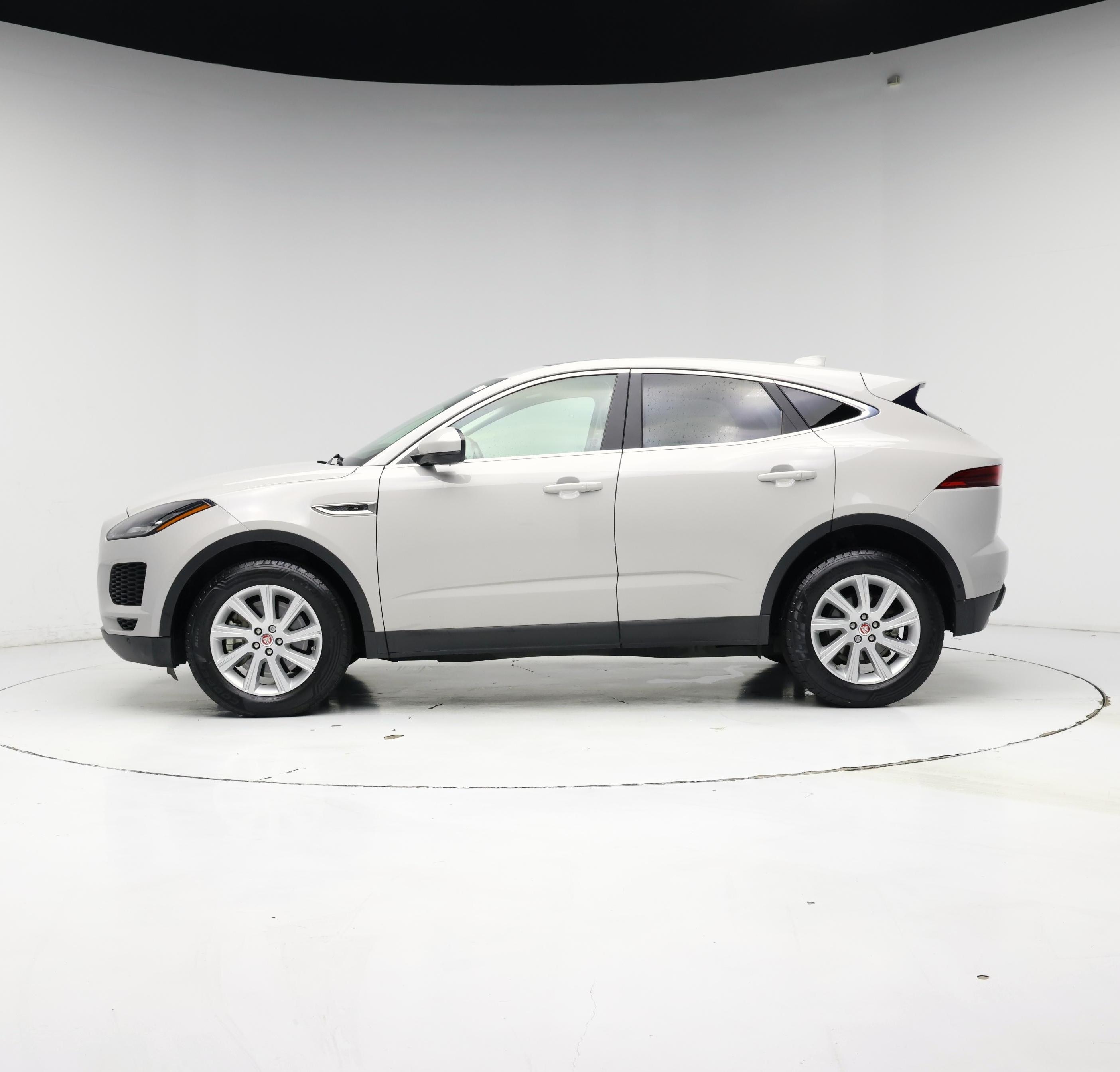 Thumbnail: 2018 Jaguar E-Pace - 3