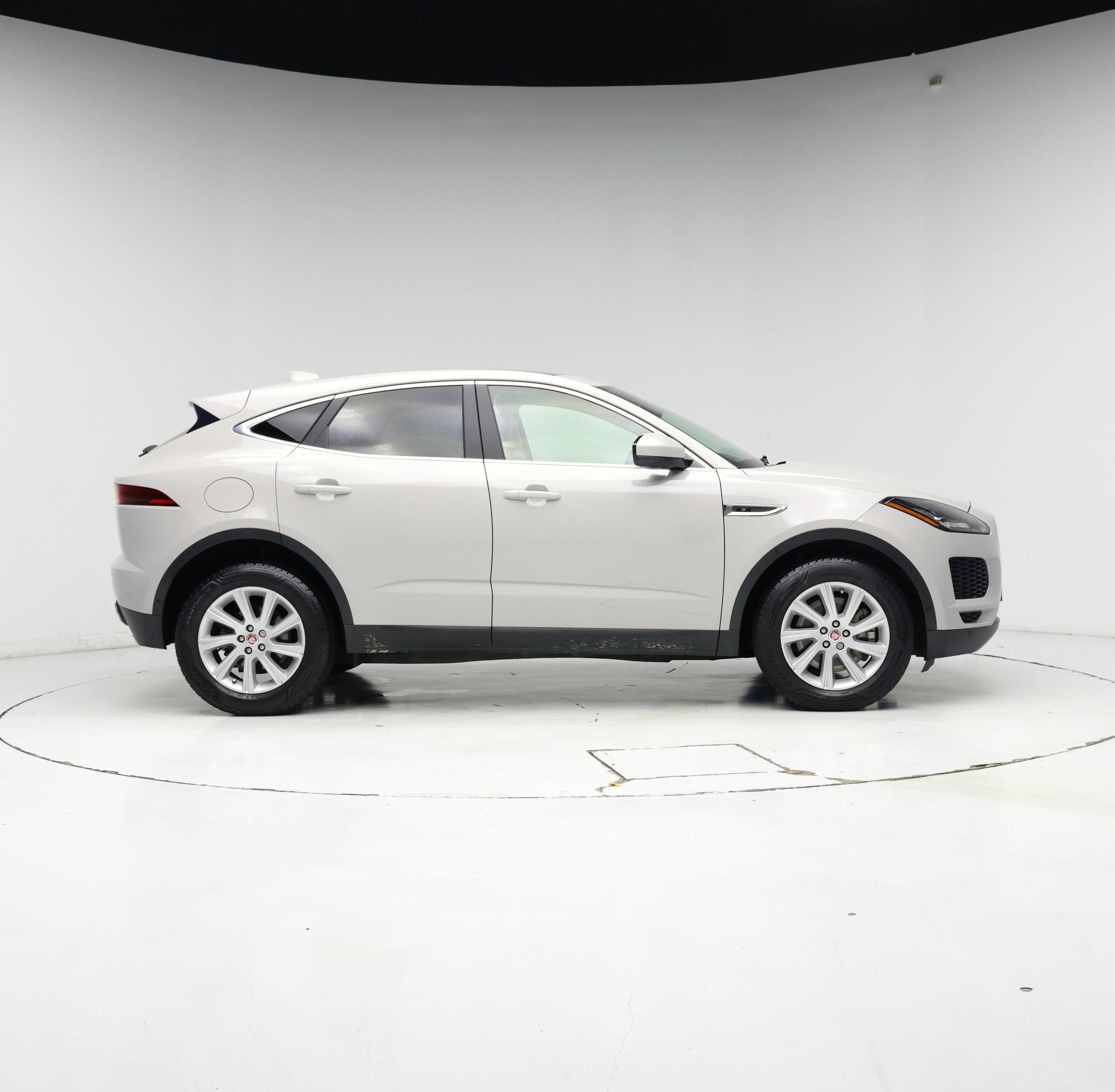 Thumbnail: 2018 Jaguar E-Pace - 7