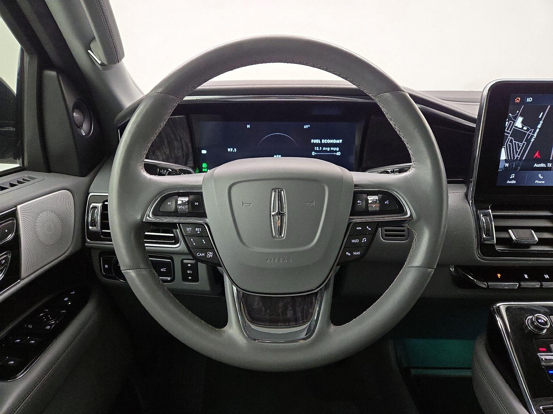 Thumbnail: 2021 Lincoln Navigator - 10