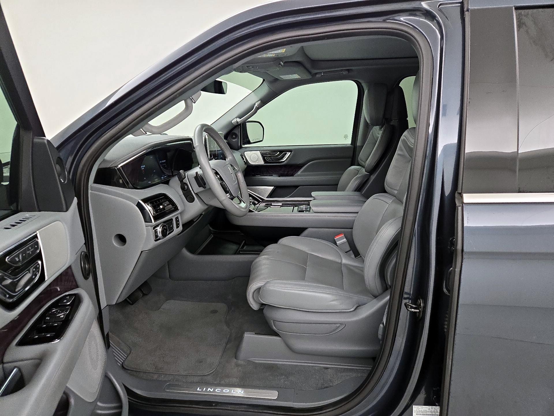 Thumbnail: 2021 Lincoln Navigator - 11