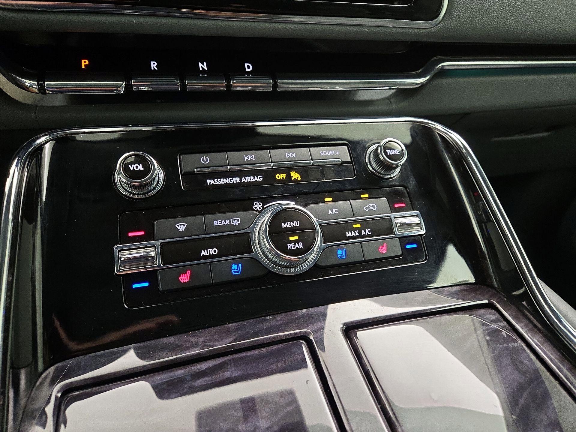Thumbnail: 2021 Lincoln Navigator - 17